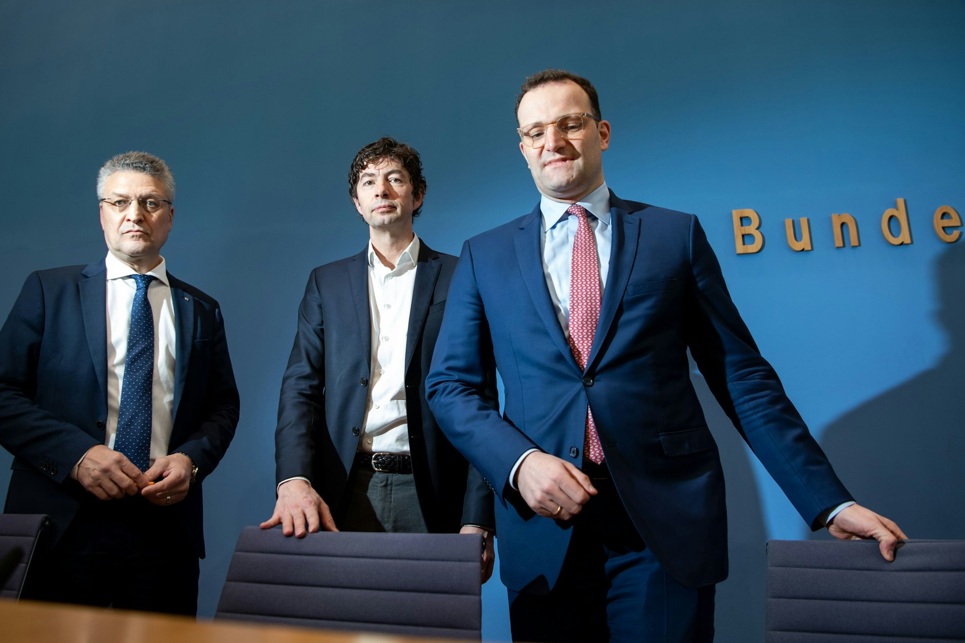 Die Frage, wie unabhängig das RKI in der Pandemie entscheiden konnte, wird aus den Protokollen ersichtlich.