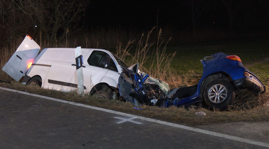 Schlimmer Crash: Beide Eltern sterben, 3-Jähriger überlebt auf der Rückbank