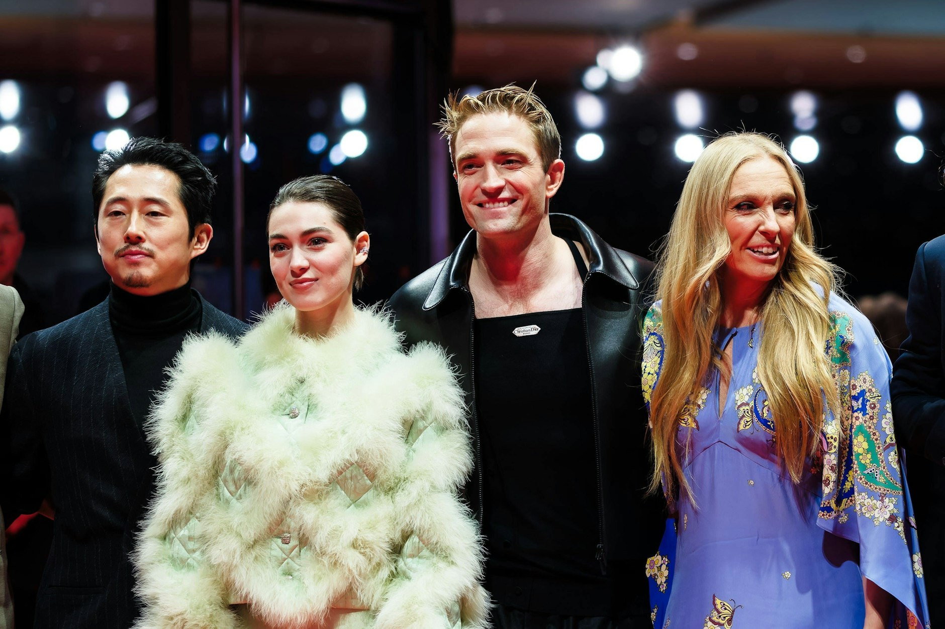 Ein Kessel Buntes: Steven Yeun, Anamaria Vartolomei, Robert Pattinson und Toni Collette.