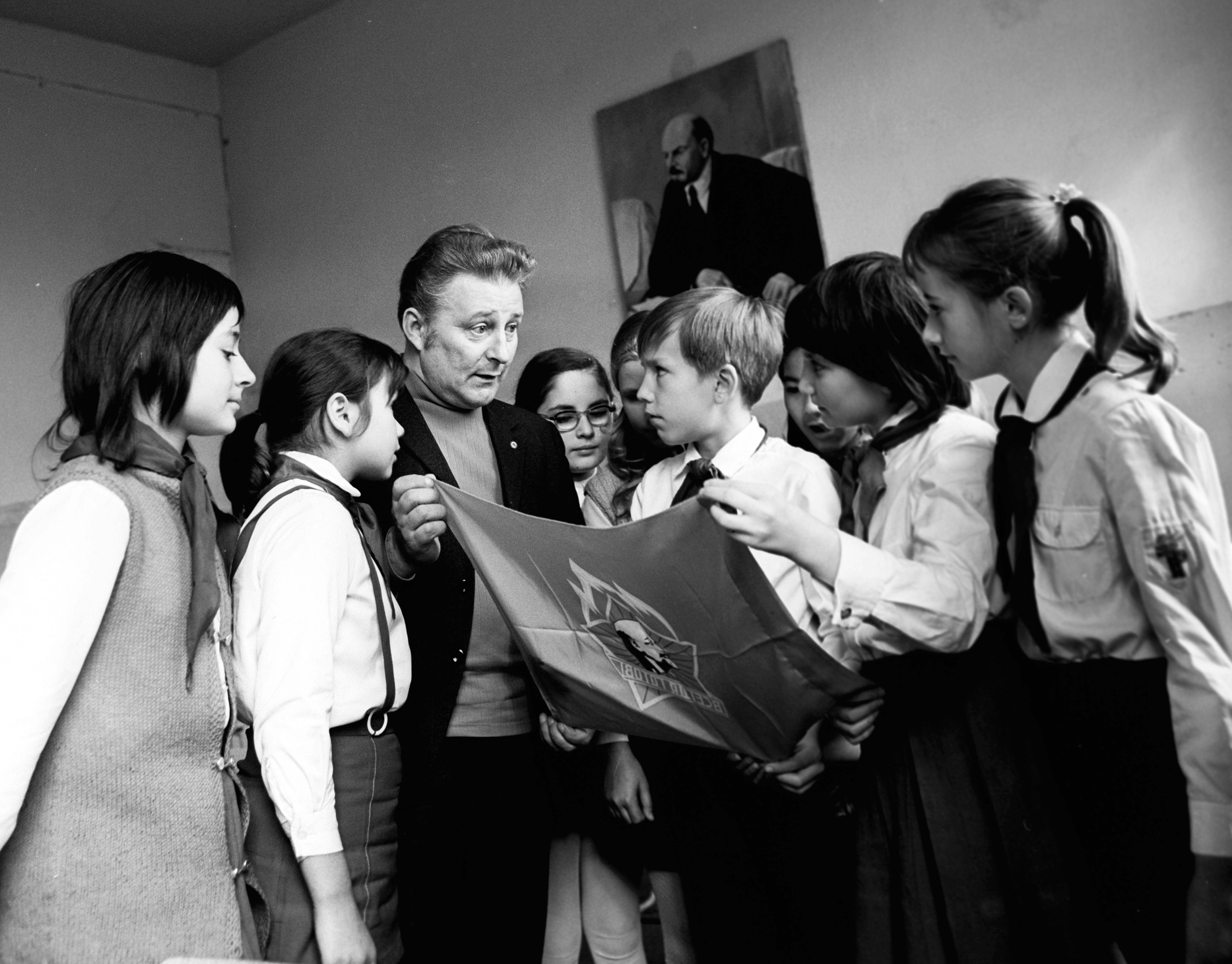 Von Gorbatschow bis Vance: Warum ich mich gerade jetzt an das Ende des Sozialismus erinnert fühle