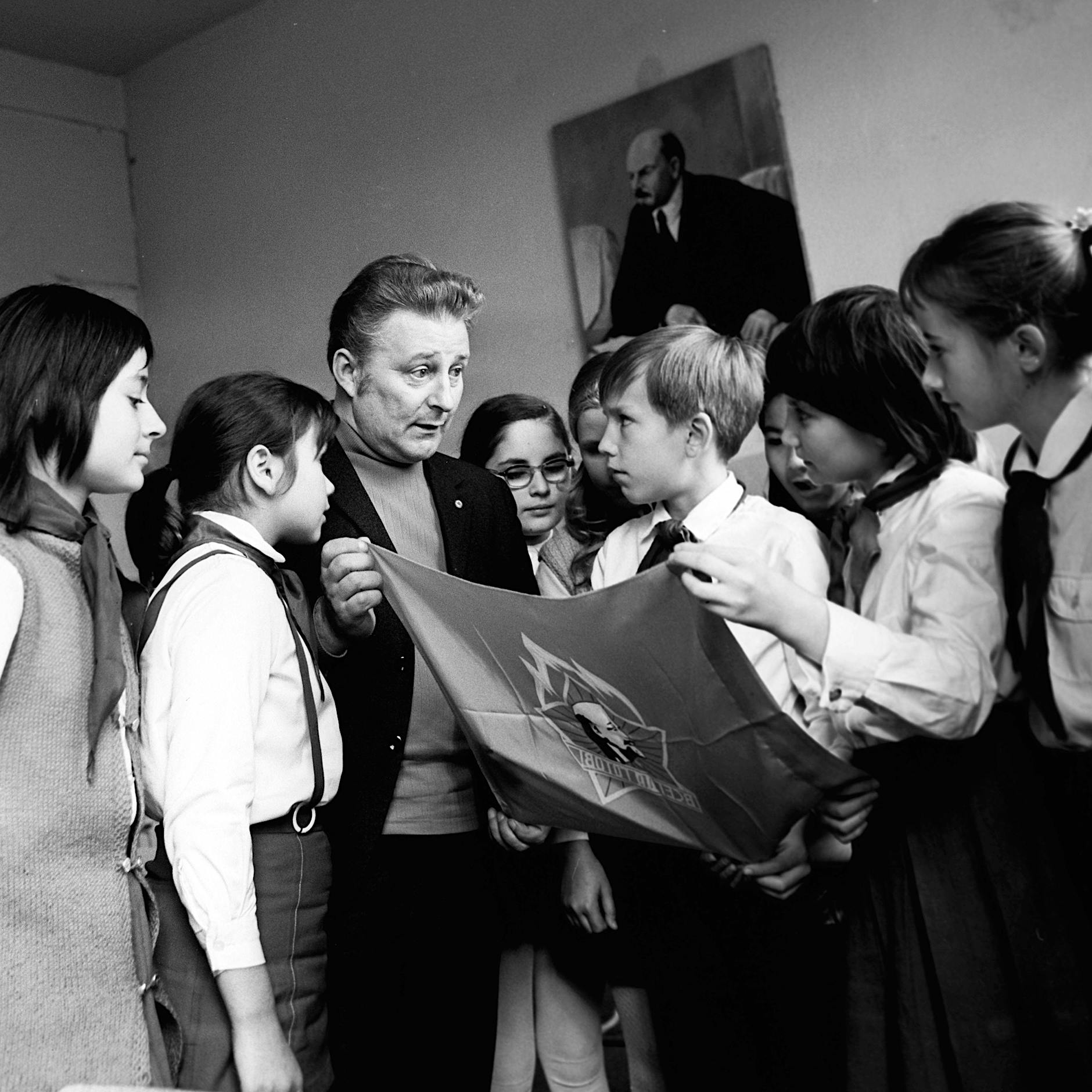 Von Gorbatschow bis Vance: Warum ich mich gerade jetzt an das Ende des Sozialismus erinnert fühle