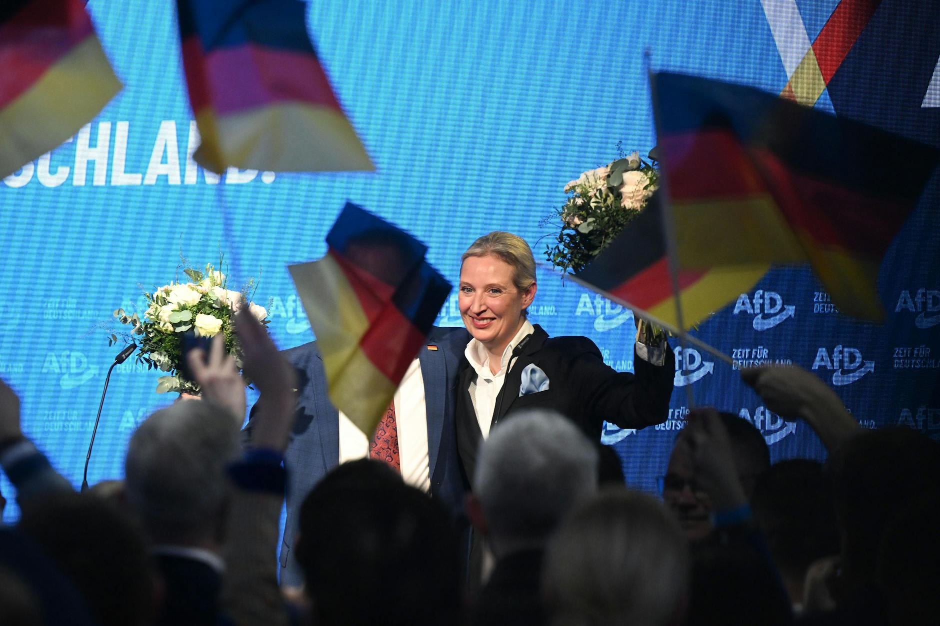 Alice Weidel, Bundesvorsitzende und Kanzlerkandidatin der AfD, reagiert bei der Wahlparty der AFD in der AfD Bundesgeschäftsstelle.