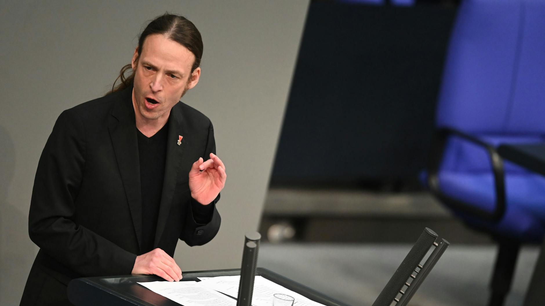 Nach Auszählung aller Wahlgebiete liegt der Linke-Politiker Pascal Meiser mit 34,7 Prozent der Erststimmen im Wahlkreis Friedrichshain-Kreuzberg-Prenzlauer Berg Ost klar vor Grünen-Kandidatin Katrin Schmidberger.