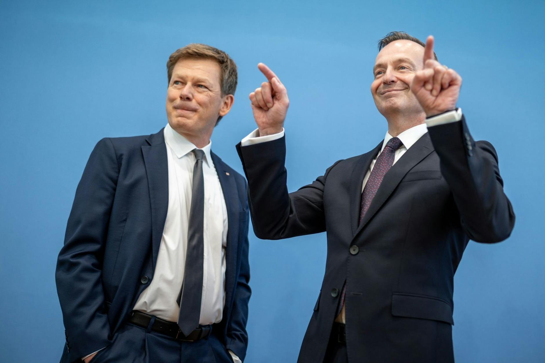 Bundesverkehrsminister Volker Wissing neben Bahn-Chef Richard Lutz bei einer Pressekonferenz zur Zukunft der Deutschen Bahn