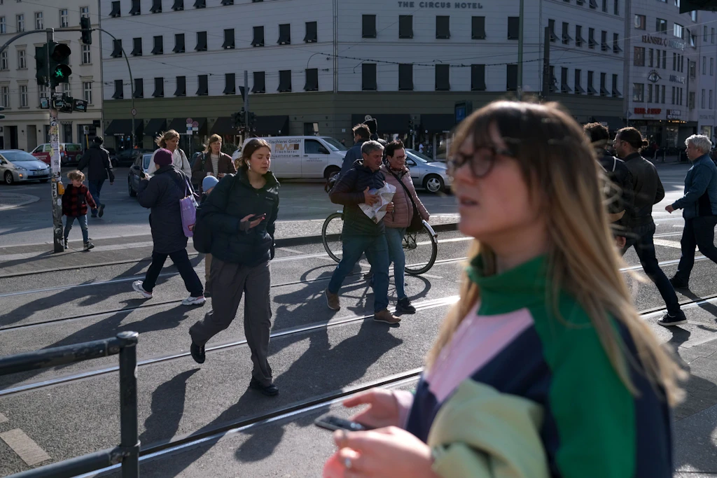 Menschen auf der Torstraße