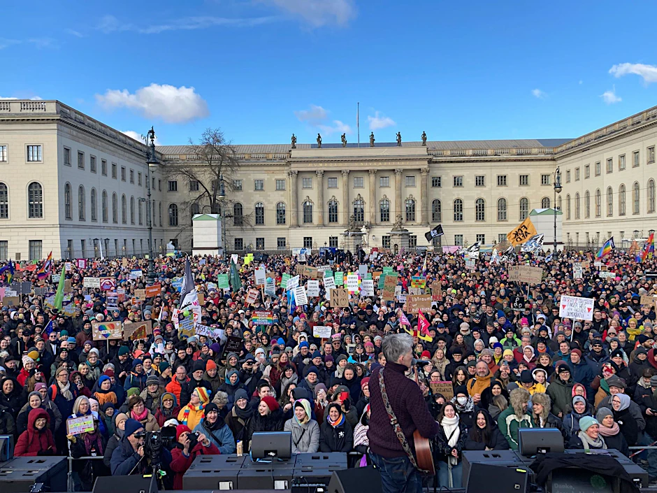 Abgeordnete fragen nach Verbleib von Steuergeld für NGOs: Unverschämt!