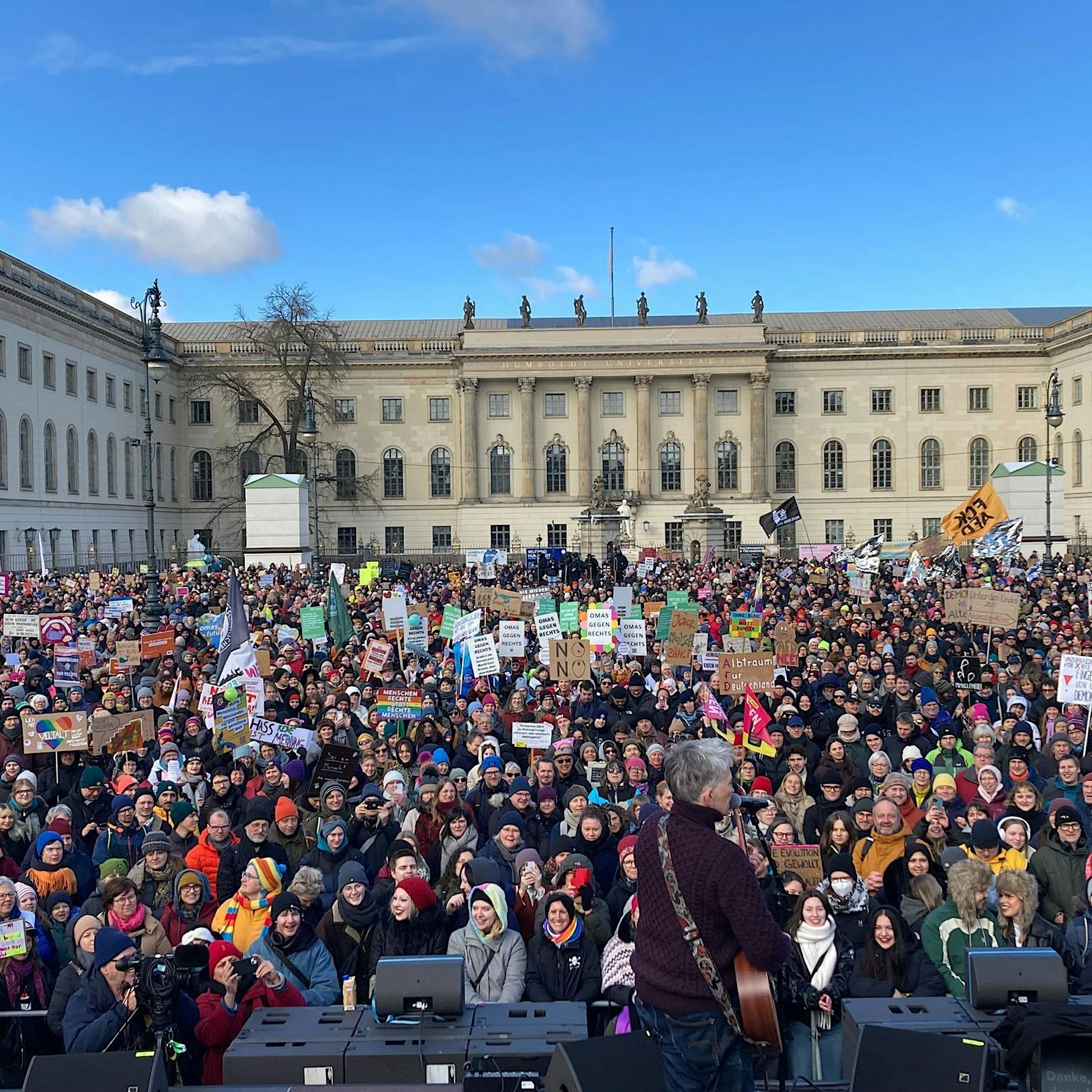 Abgeordnete fragen nach Verbleib von Steuergeld für NGOs: Unverschämt!
