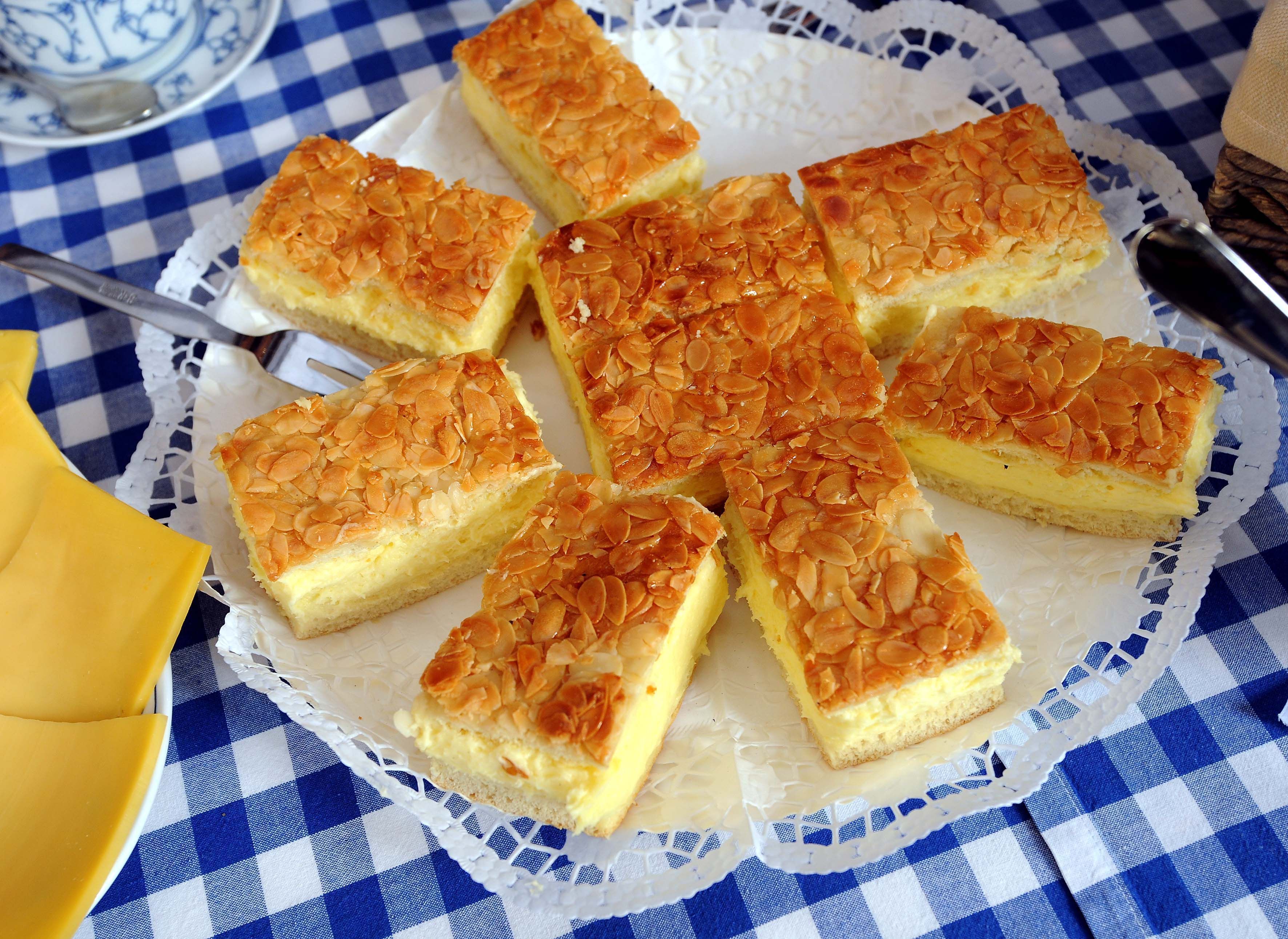 Klassischer Bienenstich vom Blech – nach Omas bestem Rezept