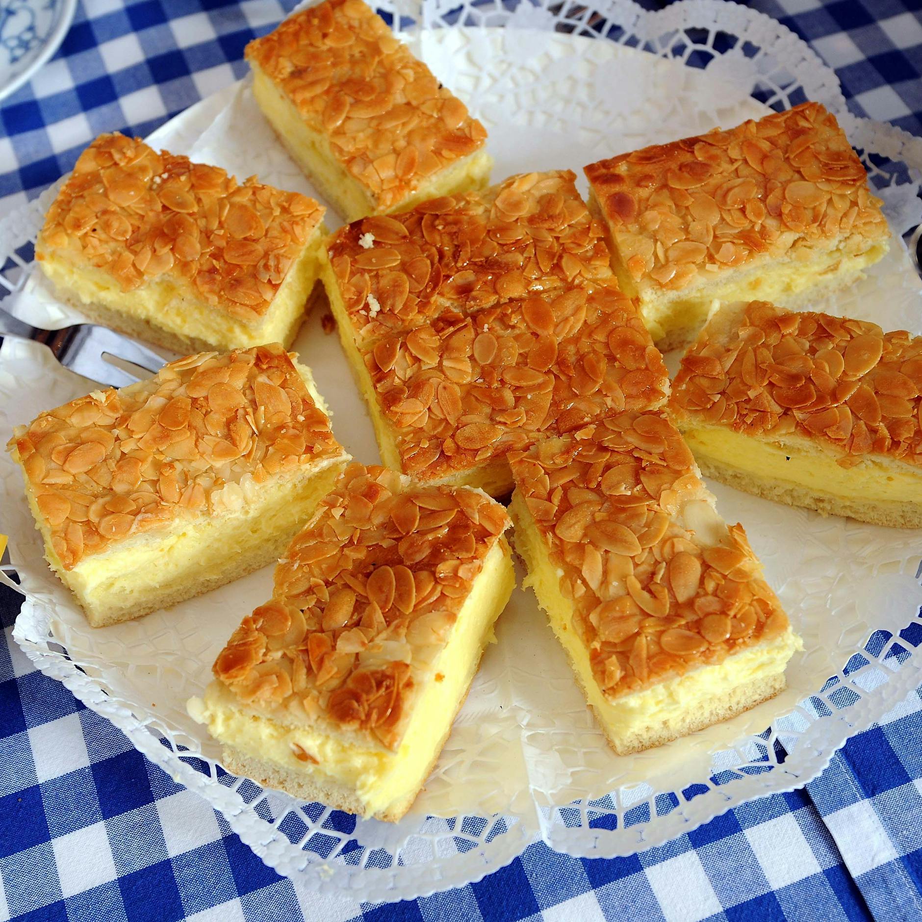 Klassischer Bienenstich vom Blech – nach Omas bestem Rezept