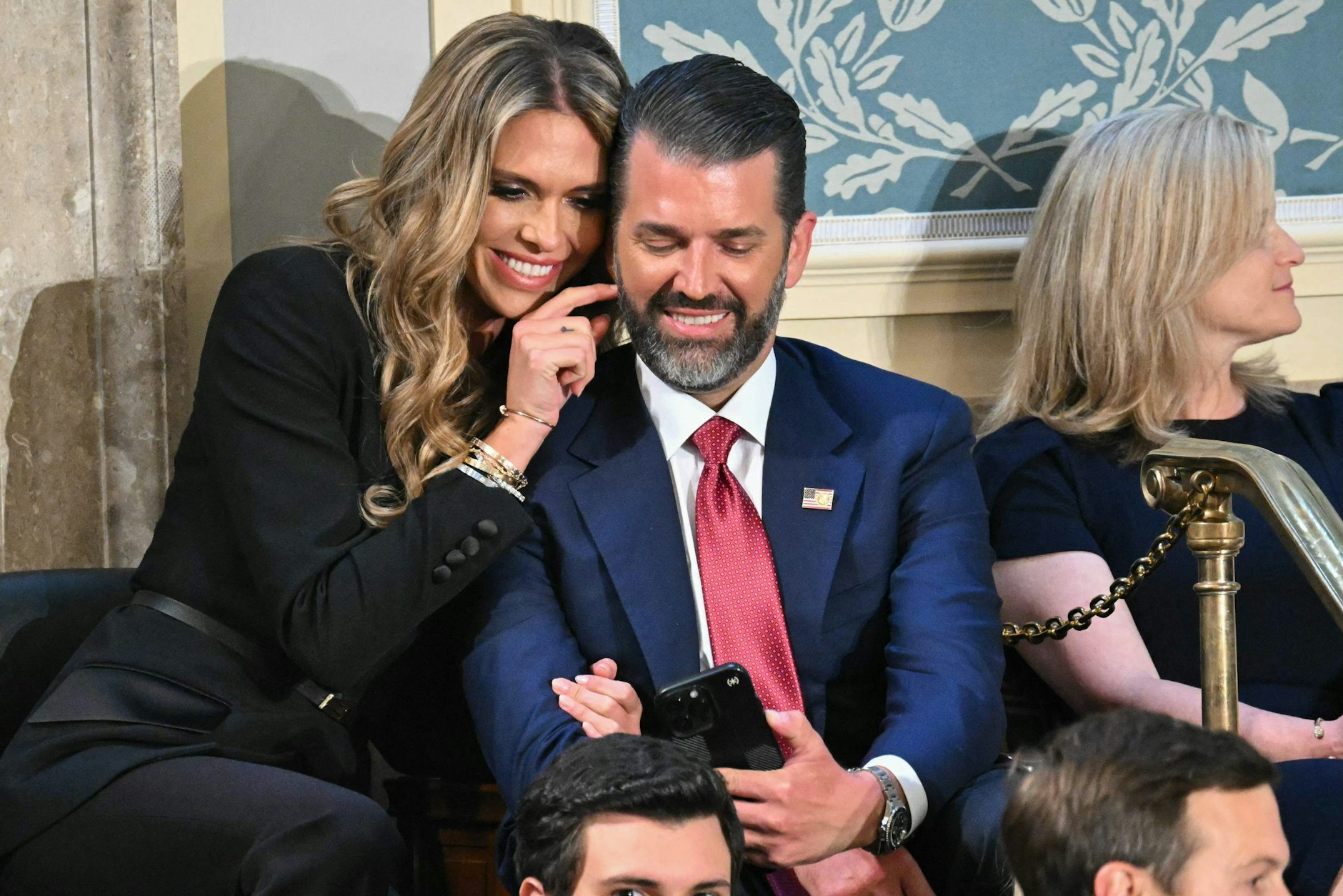 Donald Trump Jr. (r) mit seiner Partnerin, Bettina Anderson.