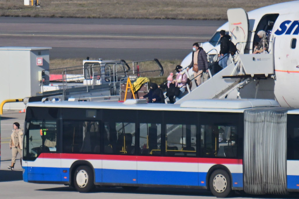 Flug mit 47 Afghanen in Hannover gelandet: 10 Ortskräfte unter ihnen