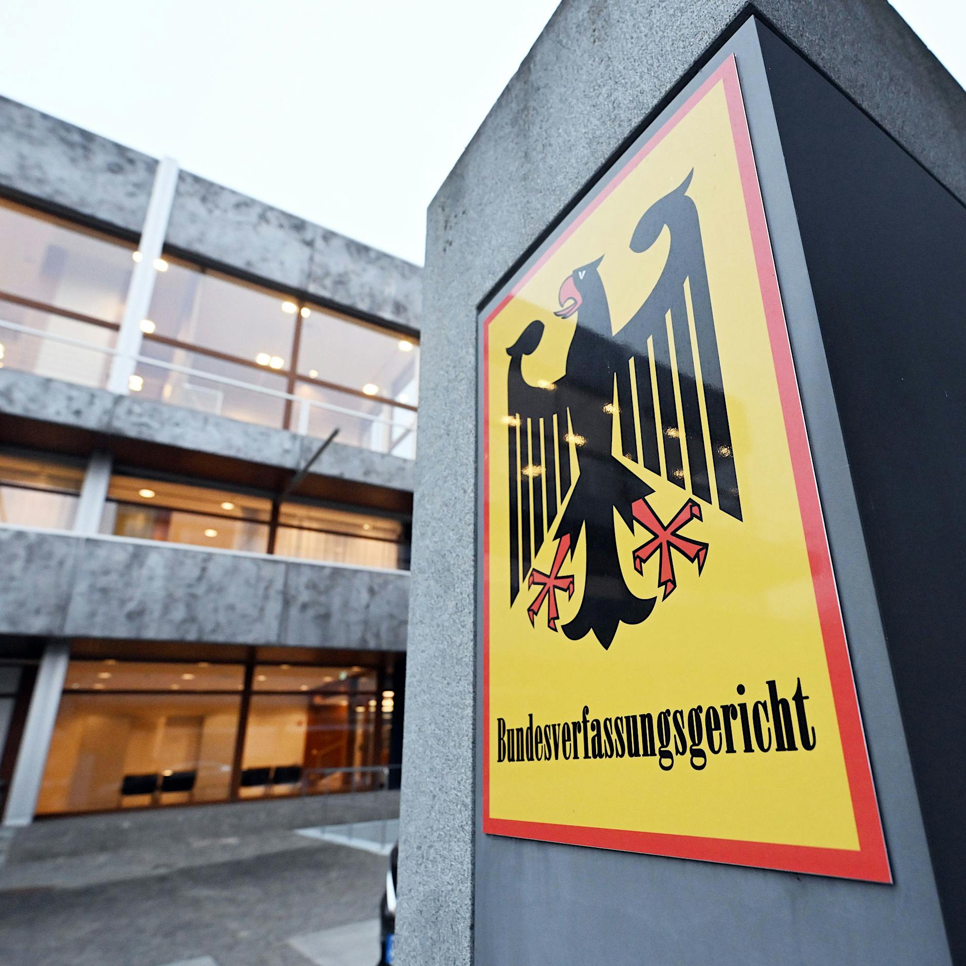 „Missbrauch der Verfassungslegalität“: AfD-Politiker klagt gegen Merz-Schuldenpaket