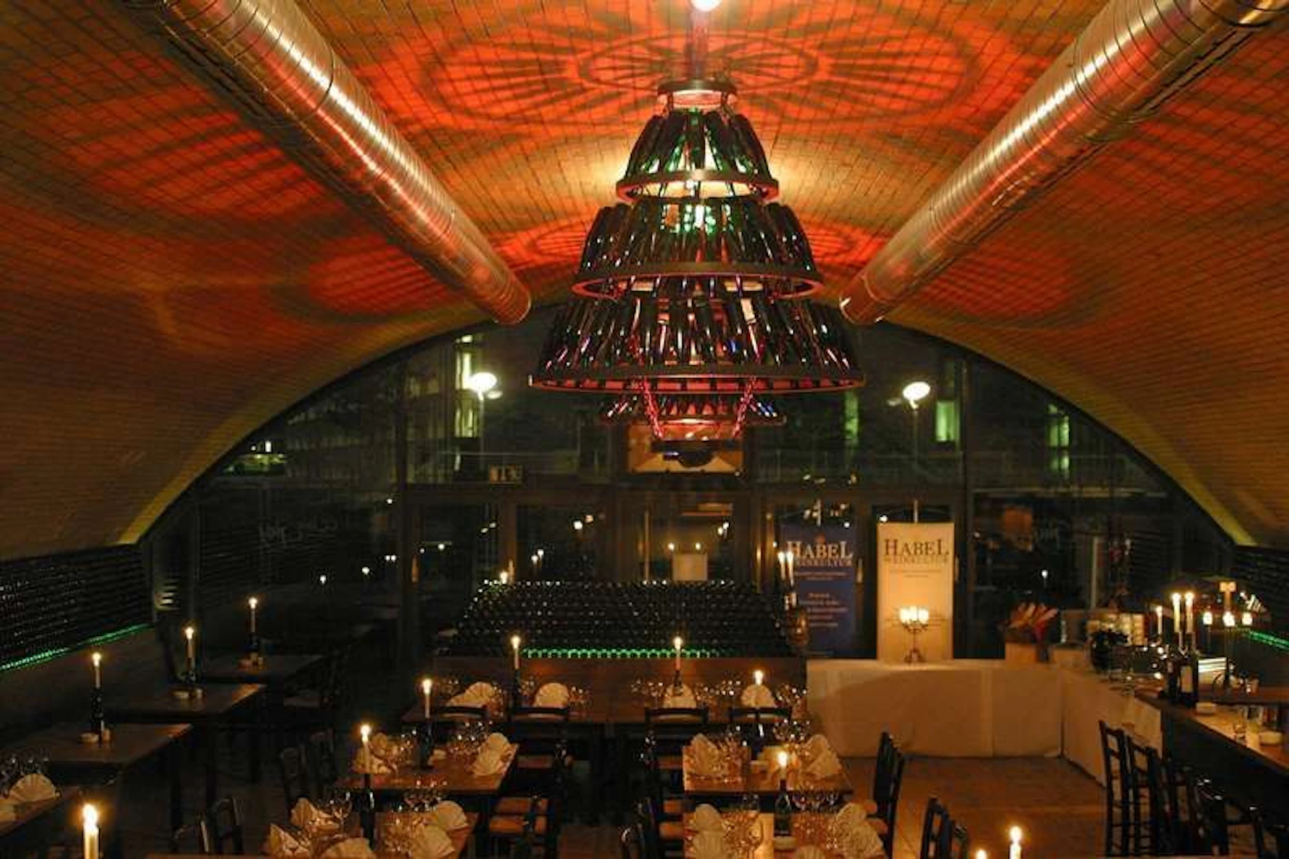 <strong></strong>Das Restaurant <strong>HABEL</strong> ist für seine <strong>historische Atmosphäre</strong> und <strong>gastronomische Qualität</strong> bekannt.