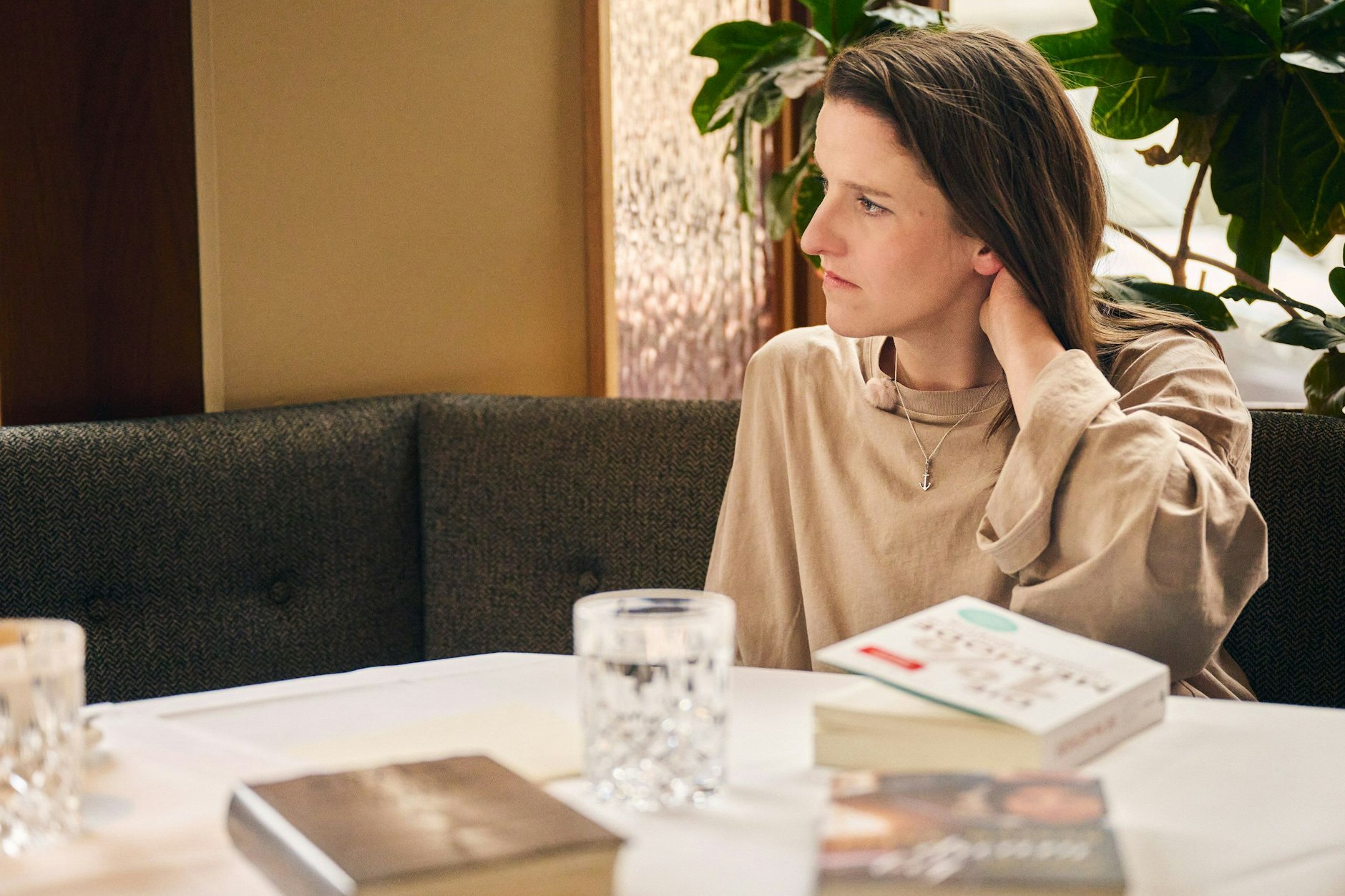 Helene Hegemann ist eine deutsche Schriftstellerin, Regisseurin und Schauspielerin.