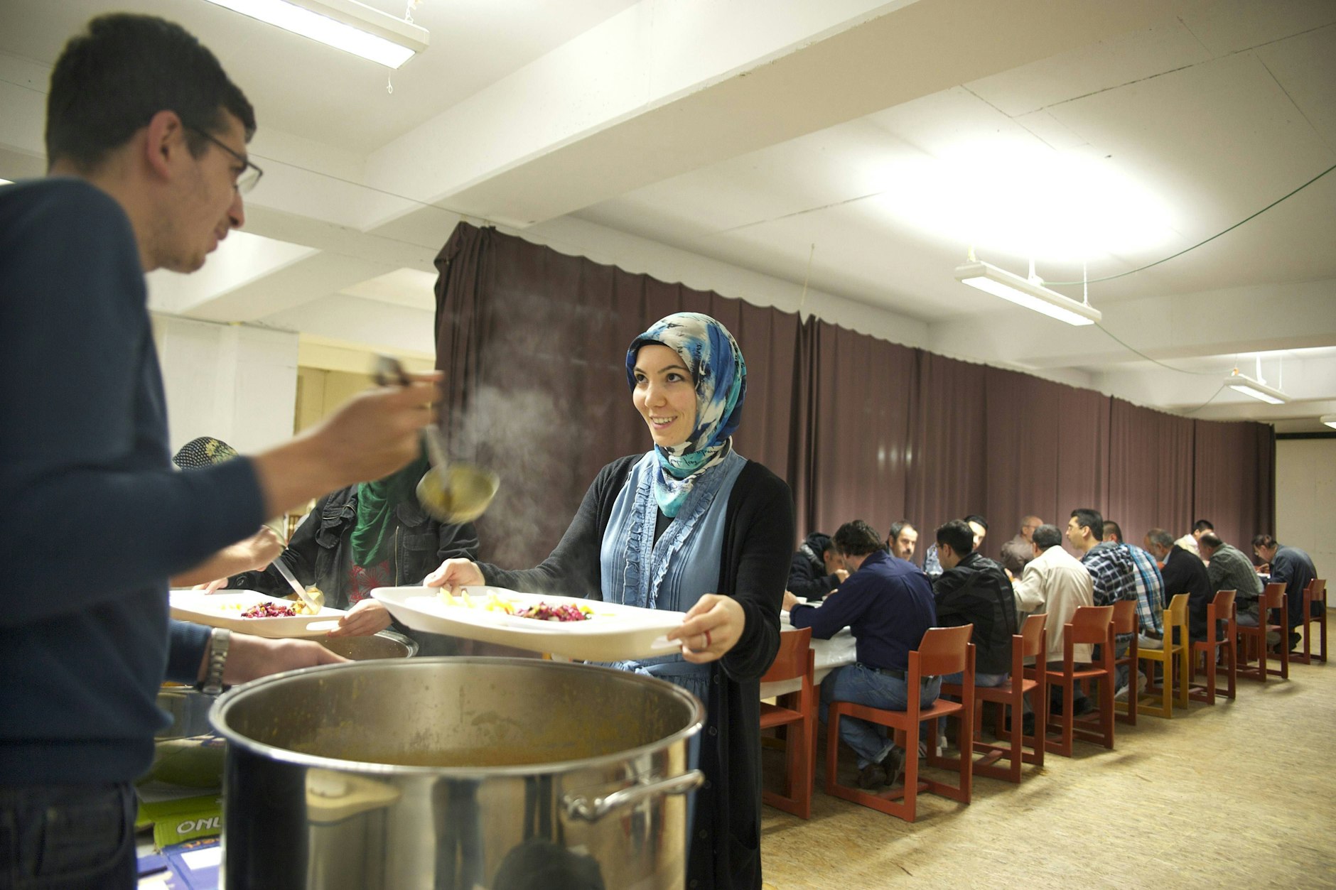 Fastenbrechen mit einem Imam: In der Khadija Moschee in Berlin-Heinersdorf
