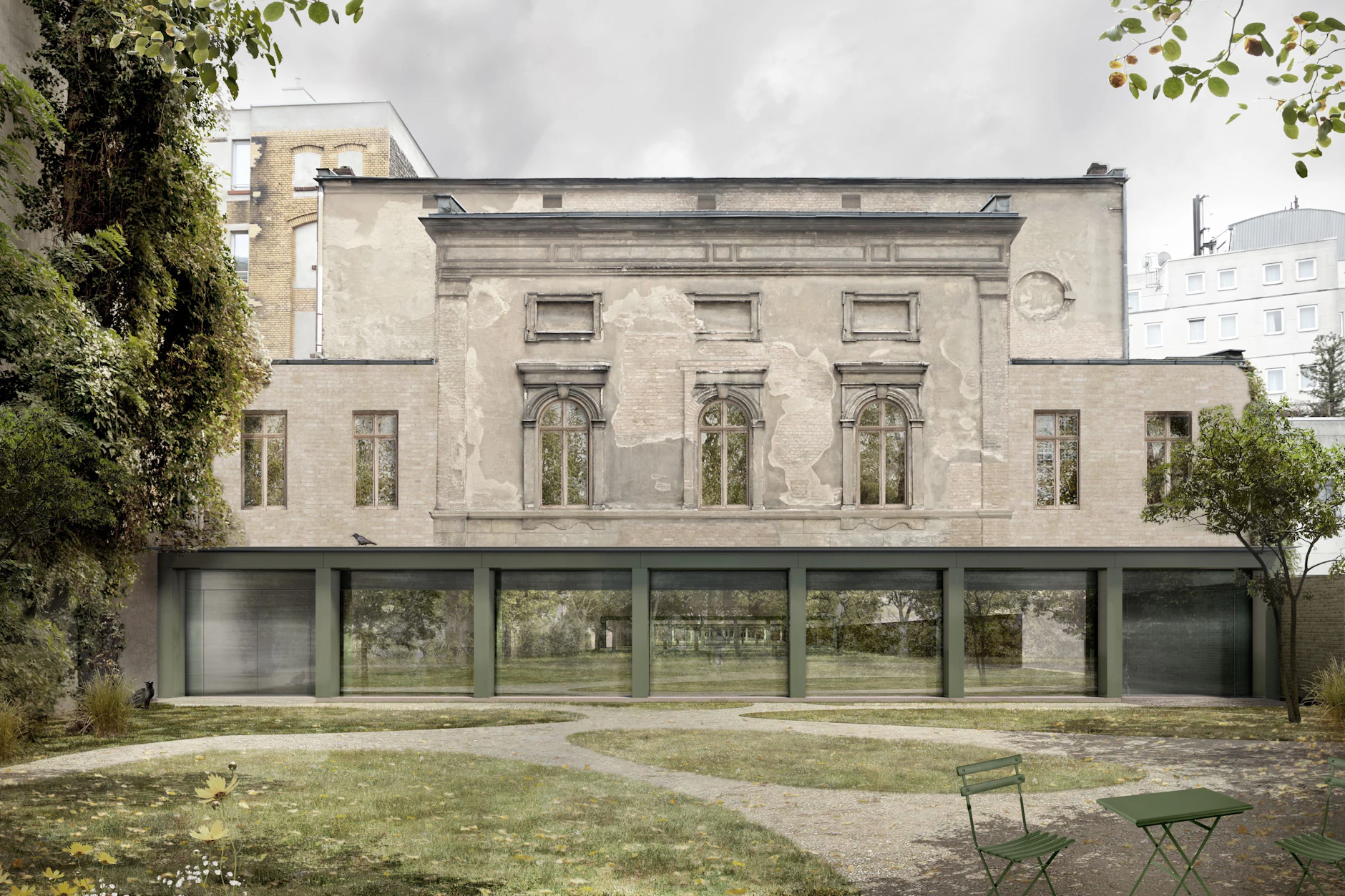 Auf der Rückseite kann man von dem historischen Festsaal mehr erkennen als auf der Vorderseite. Die Architekten von Chipperfield wollen die historische Substanz erhalten und durch einen modernen Anbau ergänzen.