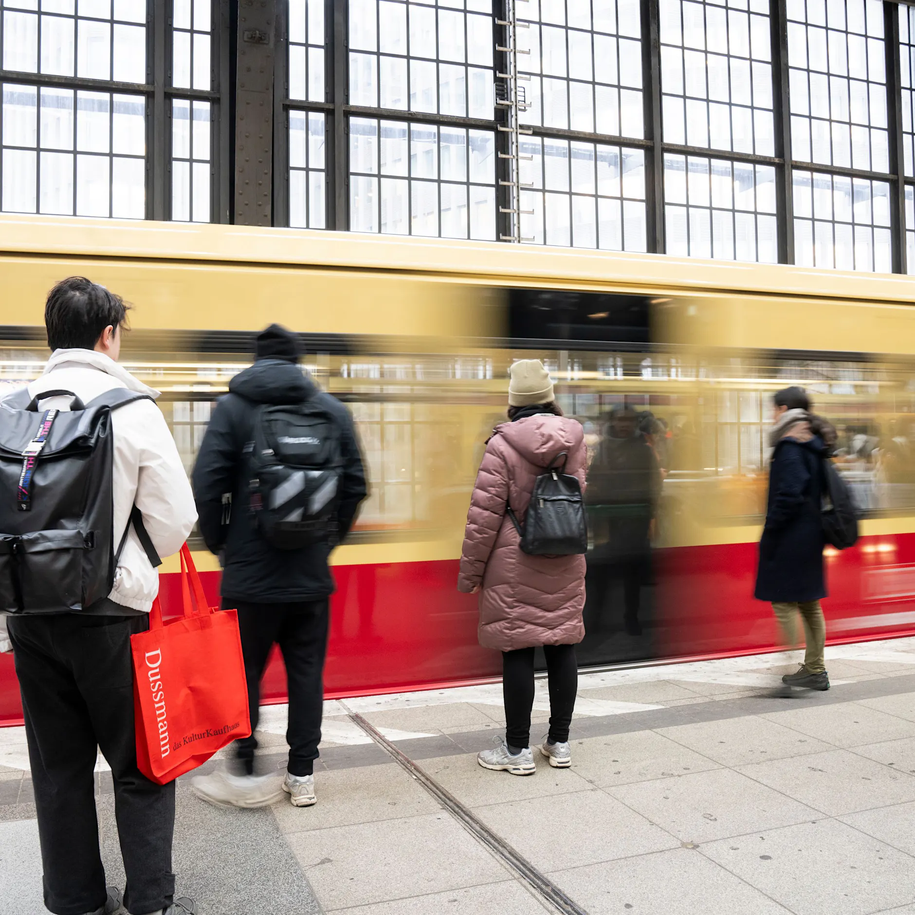 Berliner S-Bahn steuert ins Chaos: Züge pfeifen aus dem letzten Loch