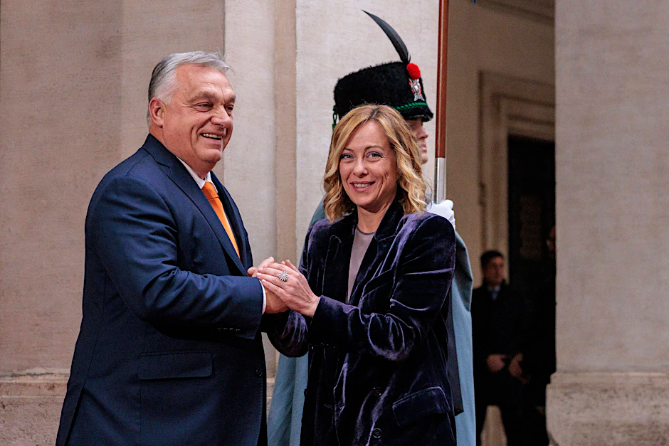 Treibende Kräfte der Rechten Europas: Viktor Orbán und Giorgia Meloni