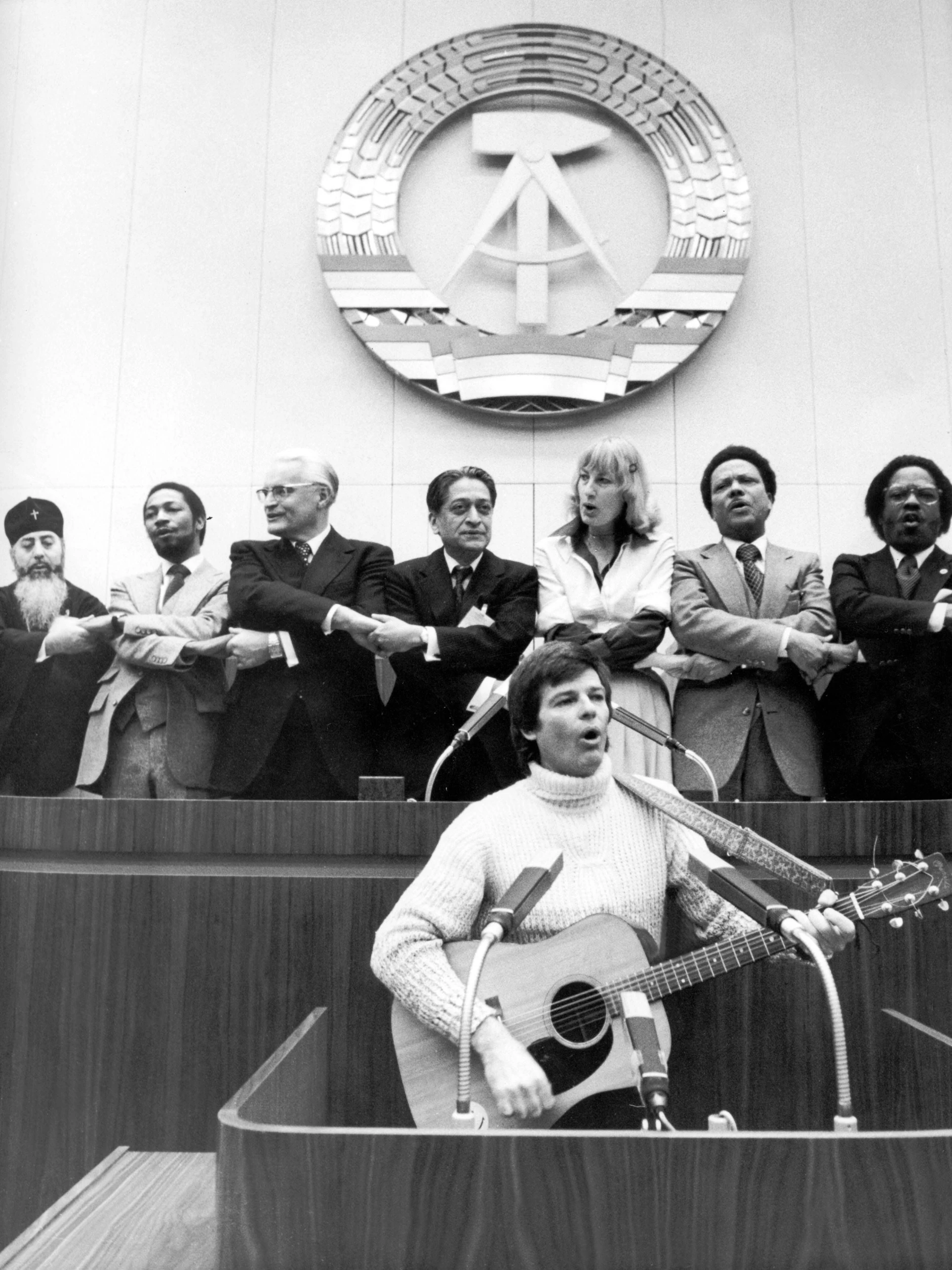 1979 trat Dean Reed bei einer Veranstaltung in der DDR-Volkskammer auf.