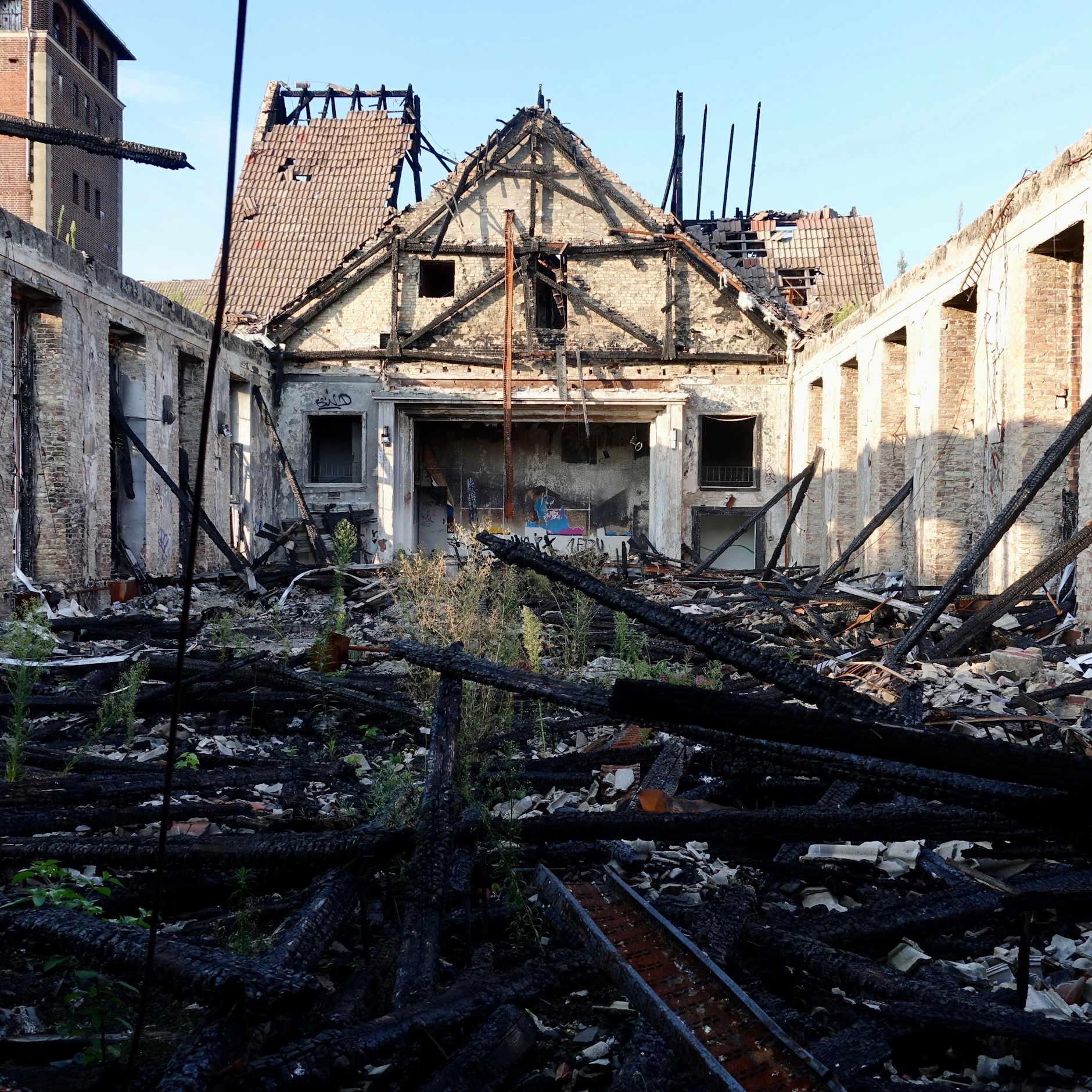 Der ehemalige Sitzungssaal des Brandenburger Landtags: Er ging im August 2024 in Flammen auf, das Dach stürzte ein.