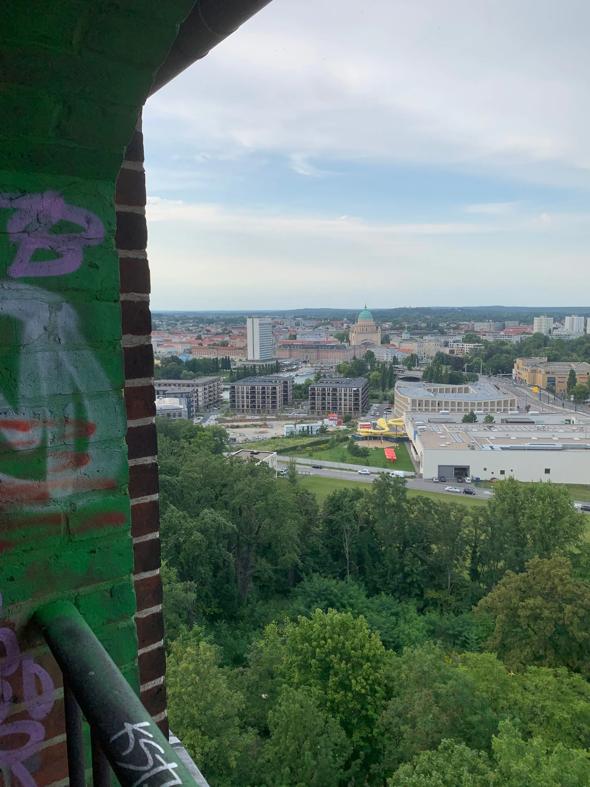 Vom 50 Meter hohen Turm hat man eine grandiosen Blick auf Potsdam.