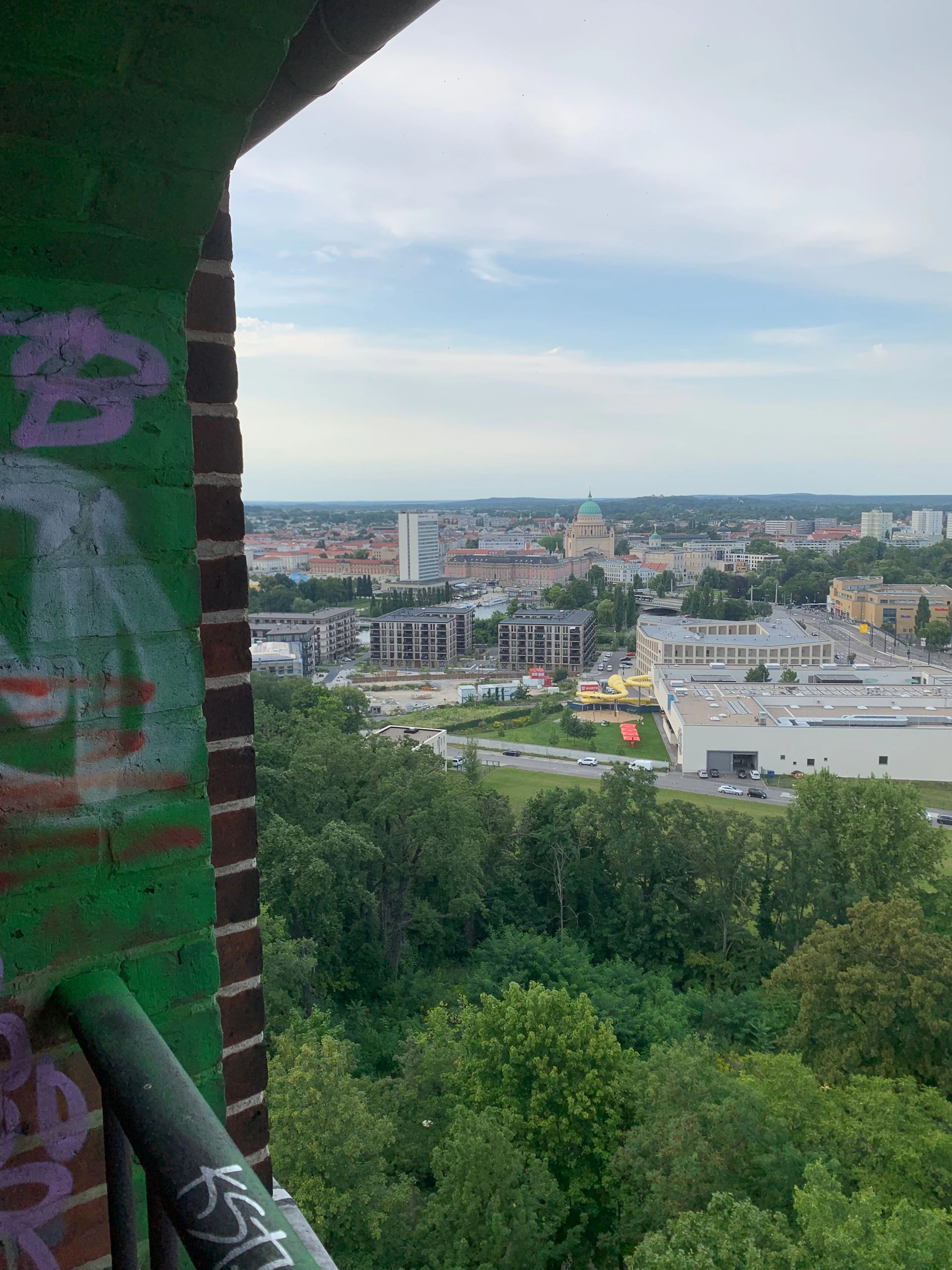 Vom 50 Meter hohen Turm hat man eine grandiosen Blick auf Potsdam.