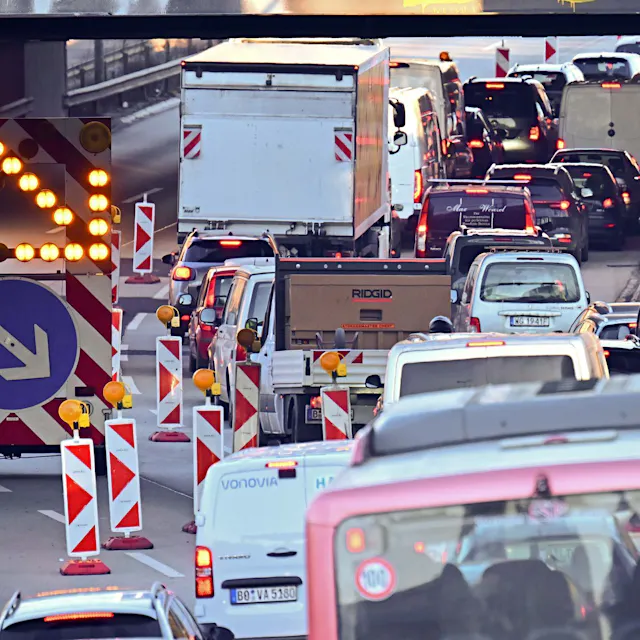 UPDATE: Brücken-Vollsperrung: A100 im Stau-Chaos – das tut der Senat