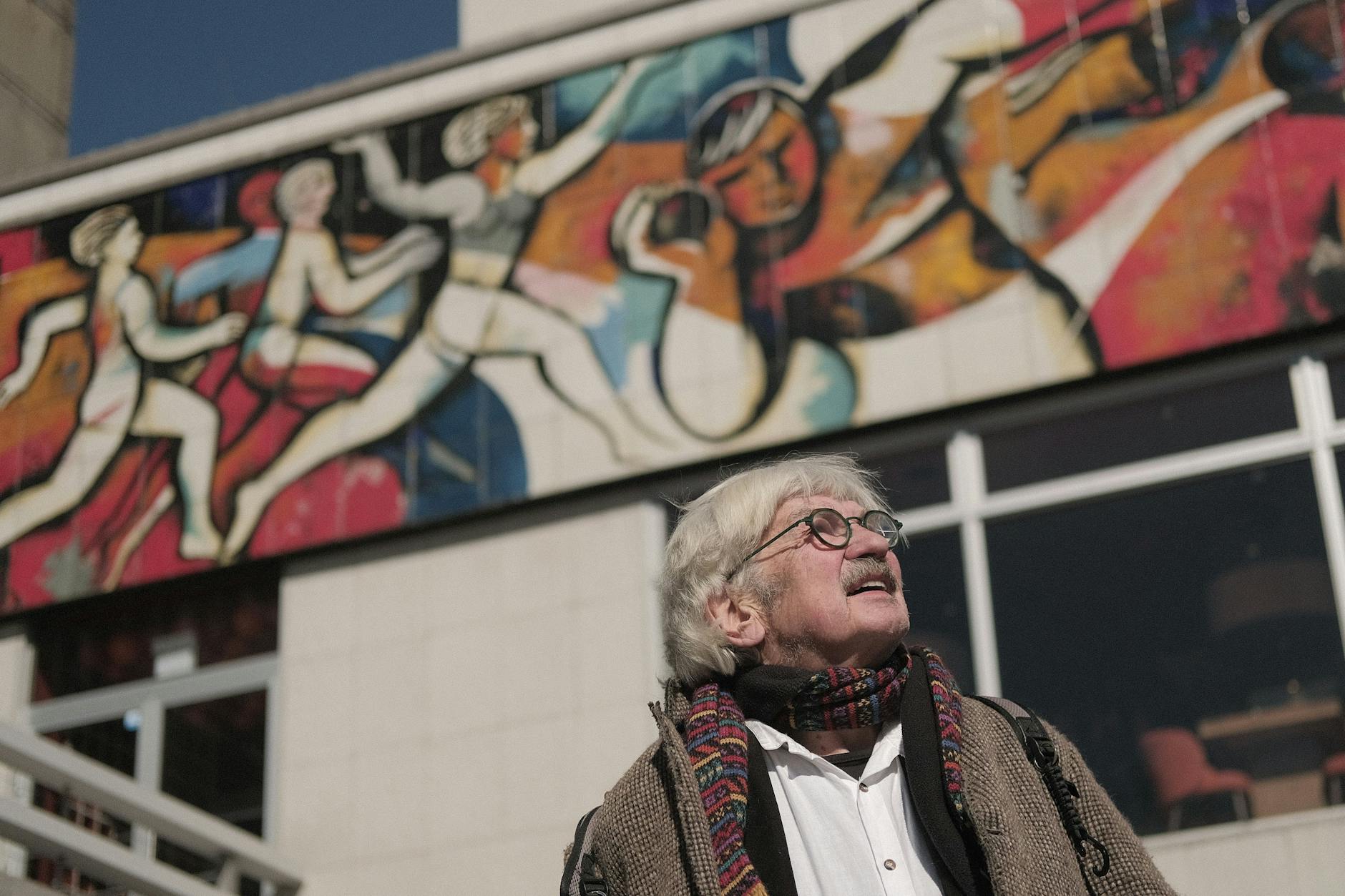 Christoph Hein vor dem Pressecafé am Alexanderplatz