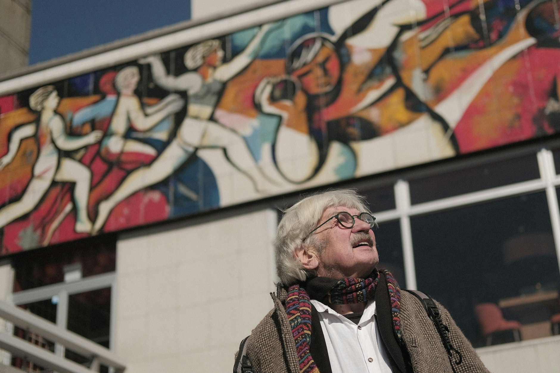 Christoph Hein vor dem Pressecafé am Alexanderplatz