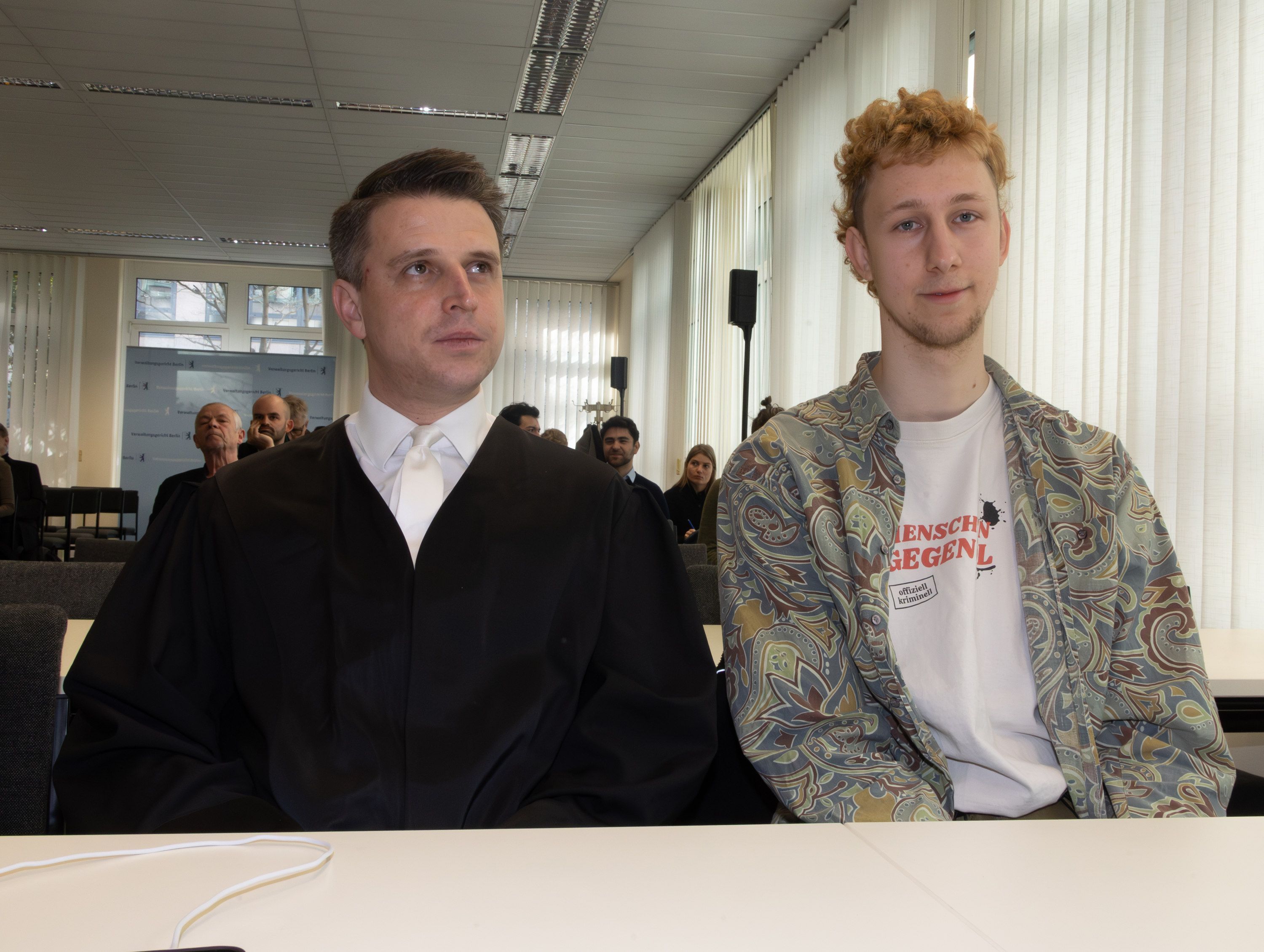 „Schmerzgriff“ gegen Klimakleber: Berliner Polizei ging rechtswidrig vor