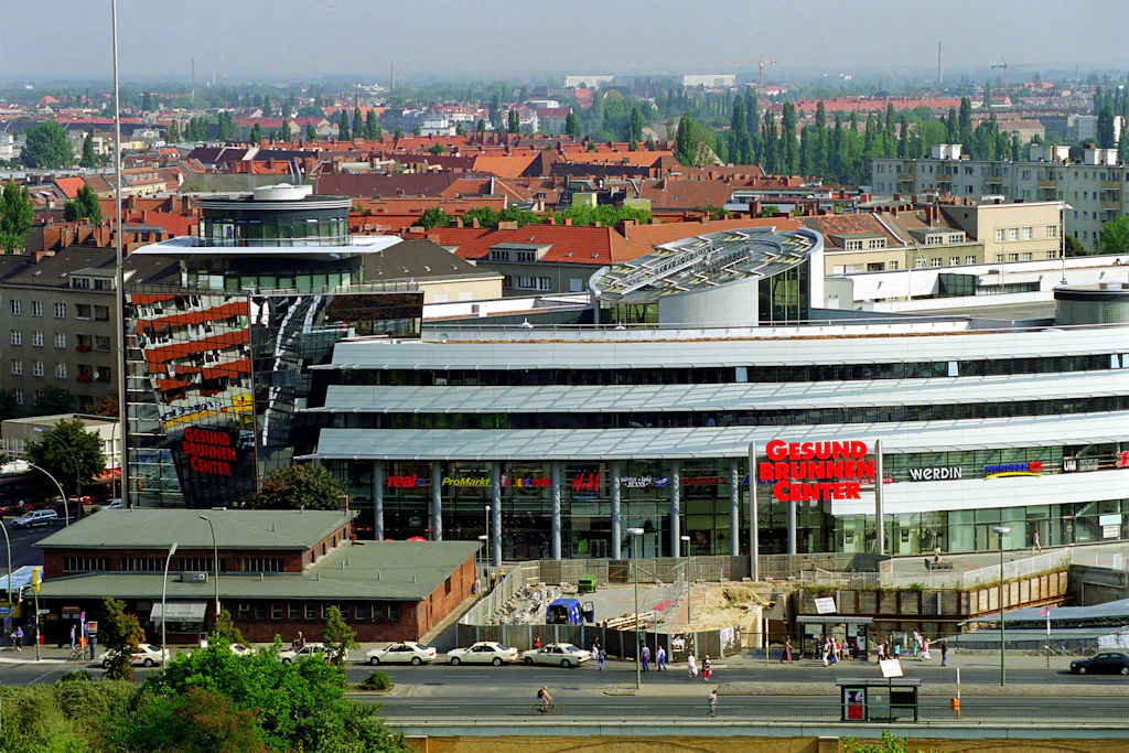Auf dem Dach des Gesundbrunnencenters findet ein Flohmarkt statt.