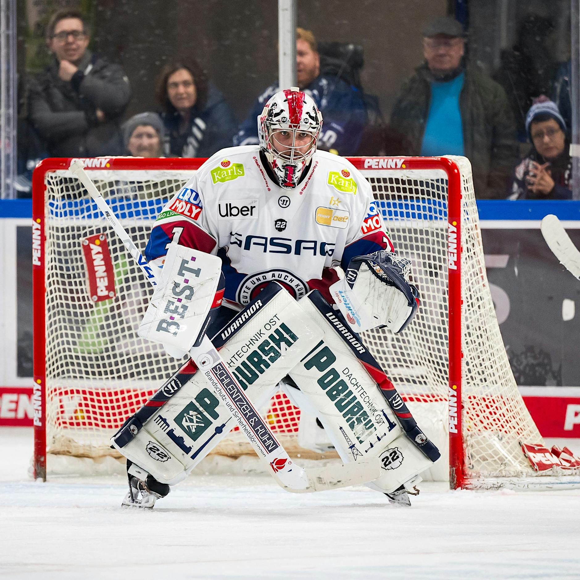 Ruhe im Kasten: Torhüter Jonas Stettmer überzeugt in den Play-offs der Eisbären Berlin