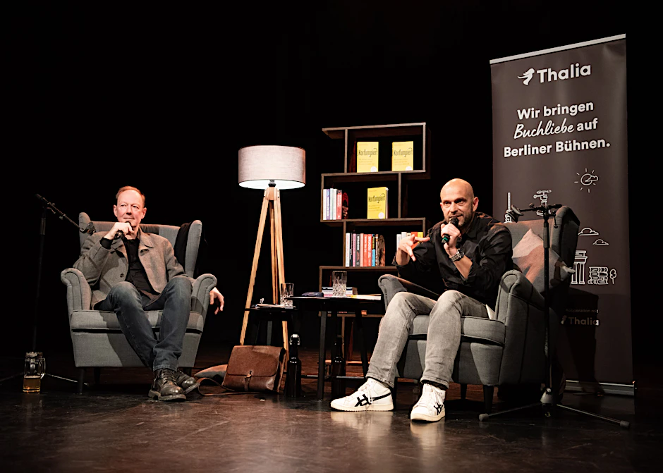 Beide Mitglieder bei Die Partei und beide hoffnungslose Idealisten: Martin Sonneborn und Marco Bülow (r.)