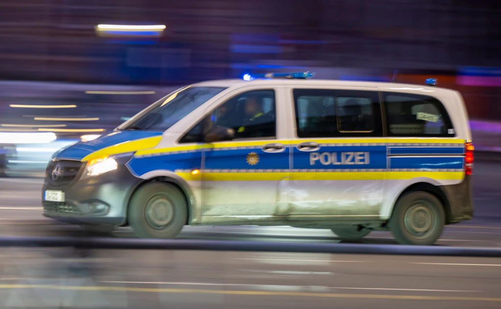 Hellersdorf: Betrunkener beleidigt Kinder und attackiert sie mit Böller