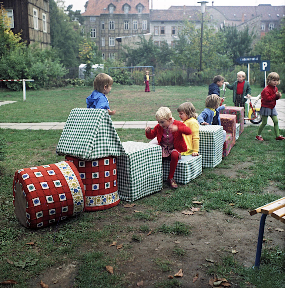 Kindergartenkinder in Rostock, 1976: Eine neue große Studie zeigt, dass die Kinderbetreuung in der DDR keine psychischen Folgeschäden hinterlassen hat.