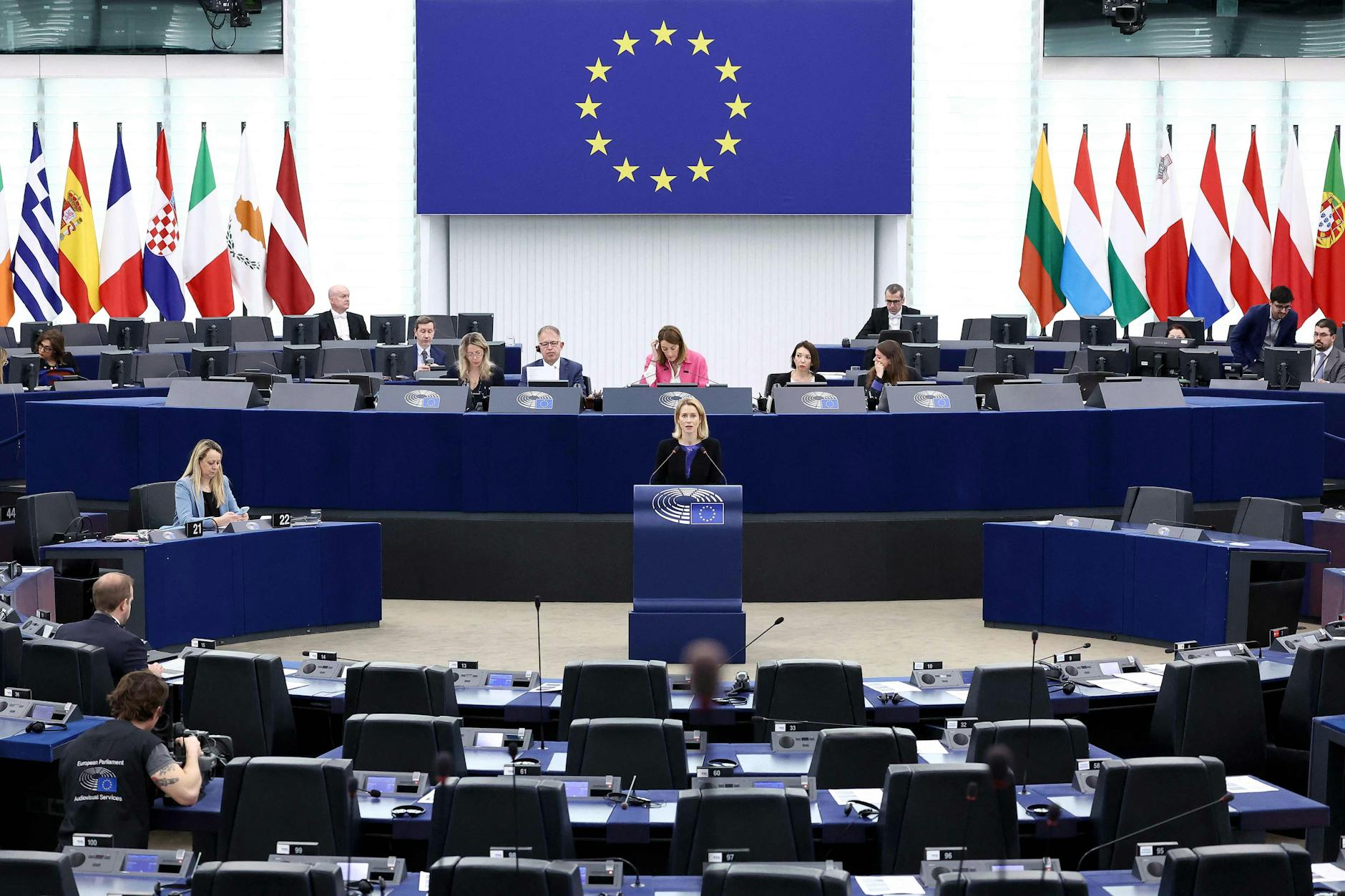 Die Hohe Vertreterin der EU und Vizepräsidentin der Kommission für Außen- und Sicherheitspolitik, Kaja Kallas, spricht während einer Debatte über Russlands Kriegsverbrechen in der Ukraine.