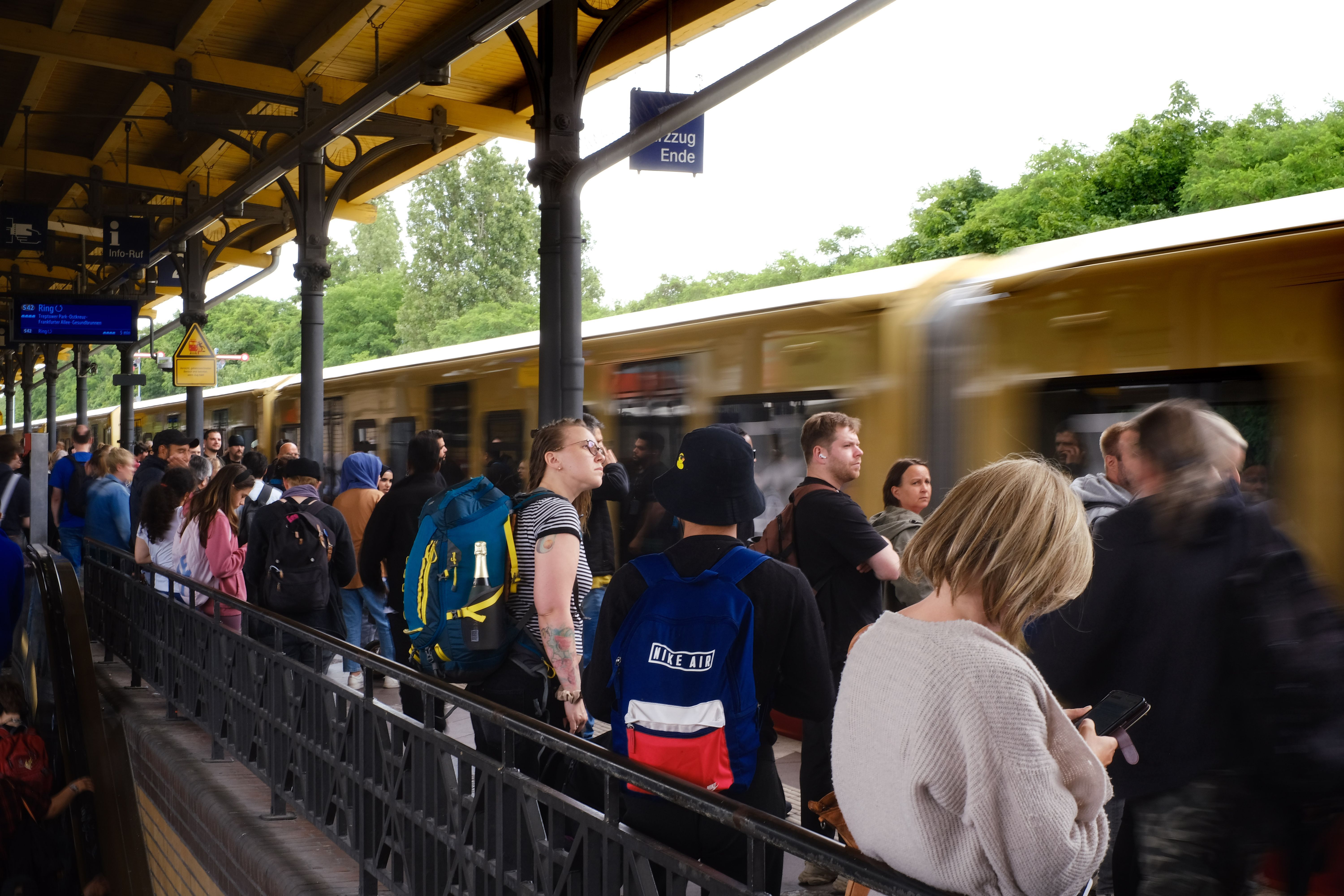 Chaos am Morgen: Hier kommt es bei Berliner S-Bahn und BVG zu Verspätungen