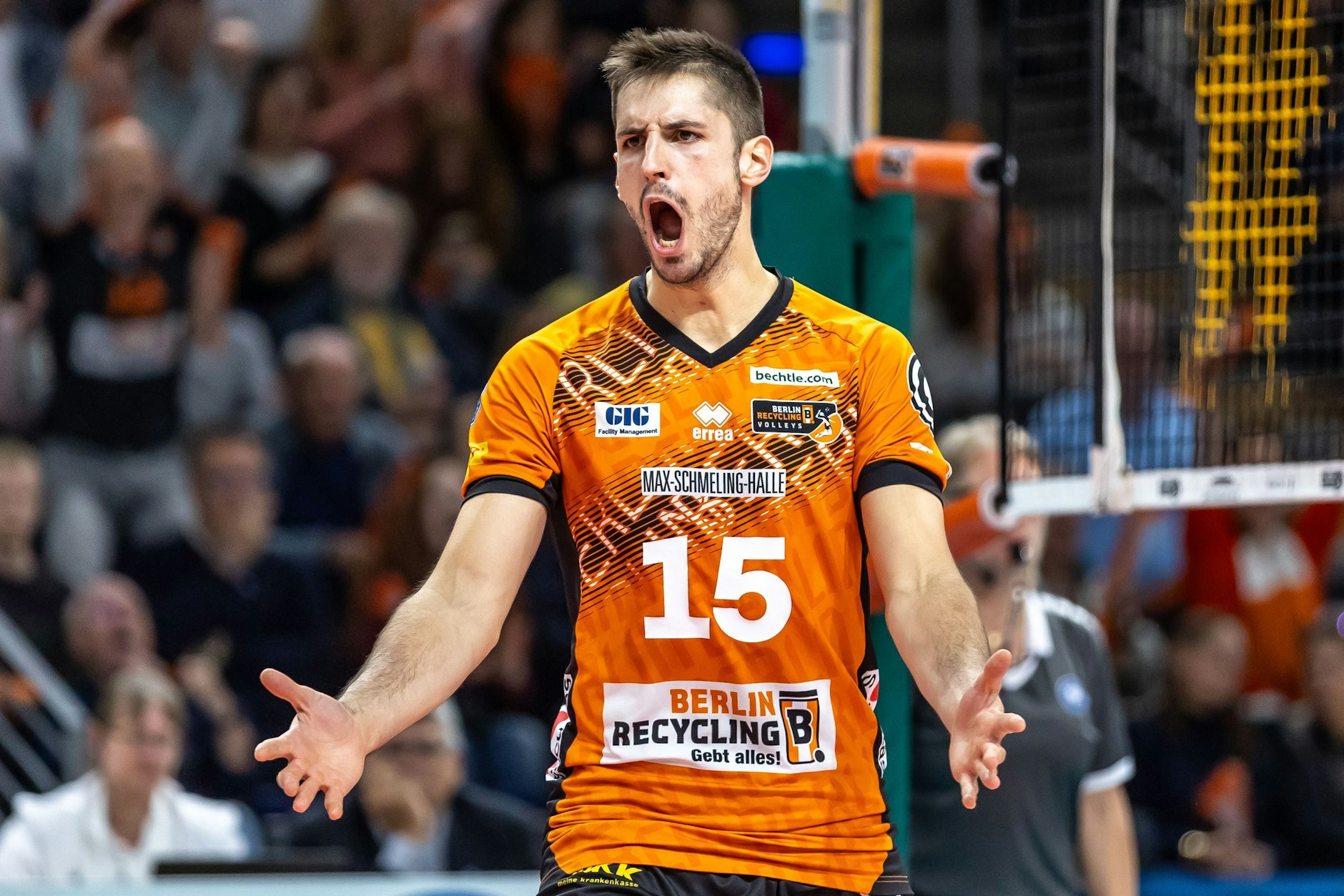 Moritz Reichert von den Berlin Volleys jubelt nach einem Punkt.
