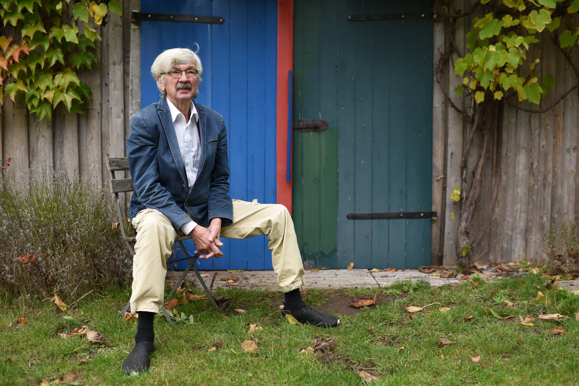 Christoph Hein in seinem Garten in Havelberg: Hier ist er vor zwölf Jahren hingezogen, nachdem er den größten Teil seines Lebens in Berlin wohnte.