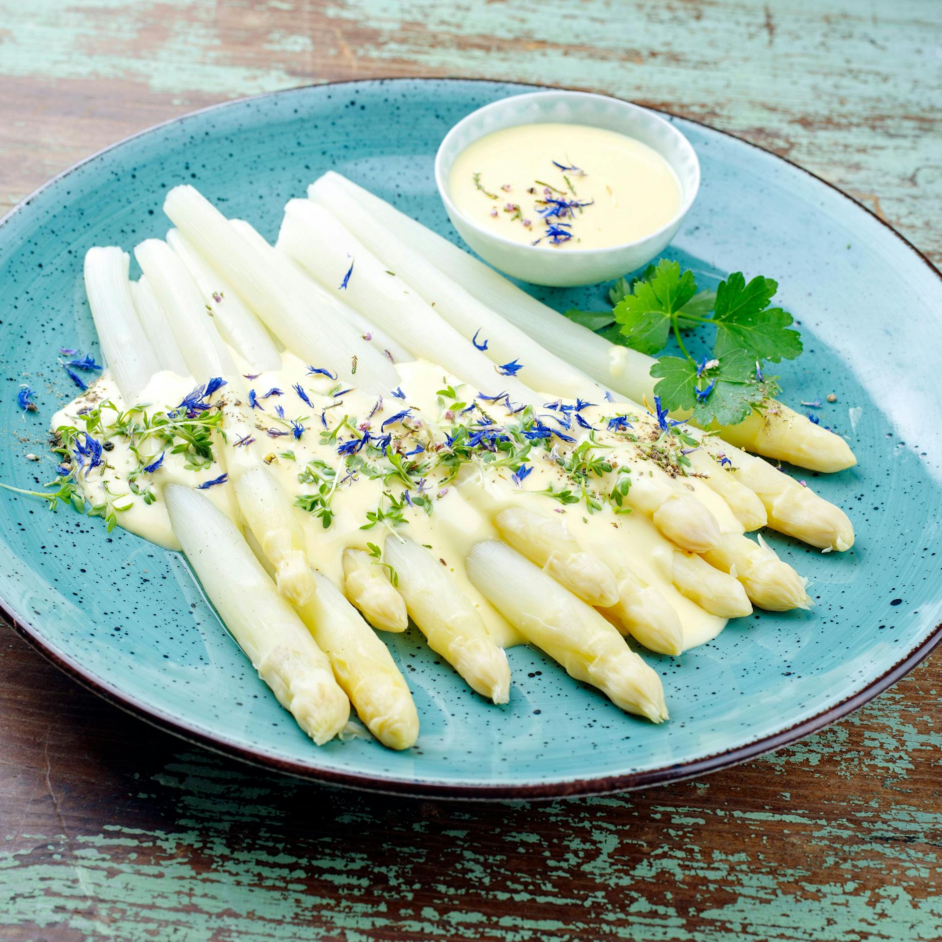 Nach alten DDR-Rezept: (Beelitzer) Spargel mit holländischer Soße