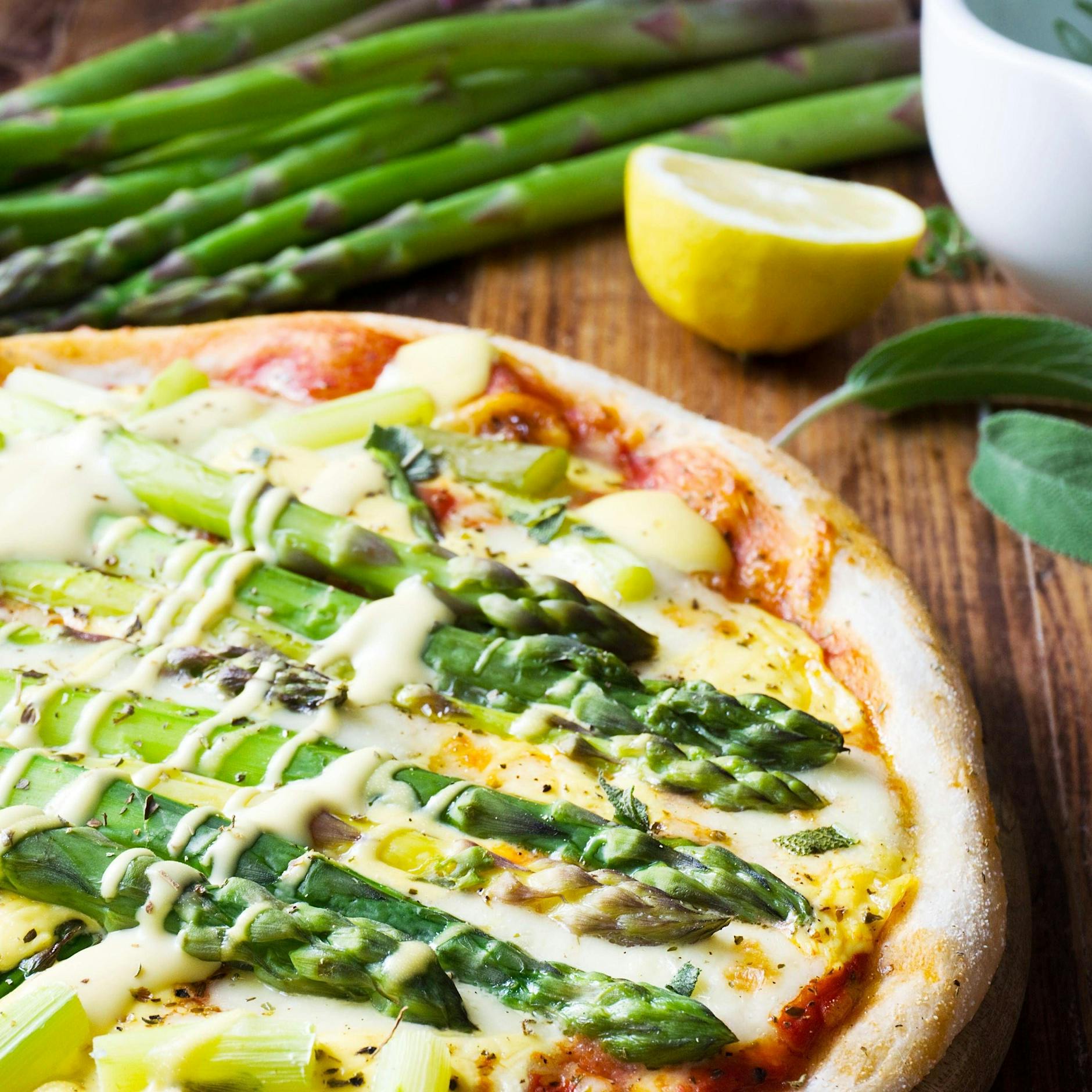Lecker wie beim Italiener: Pizza Asparagi mit frischem Spargel