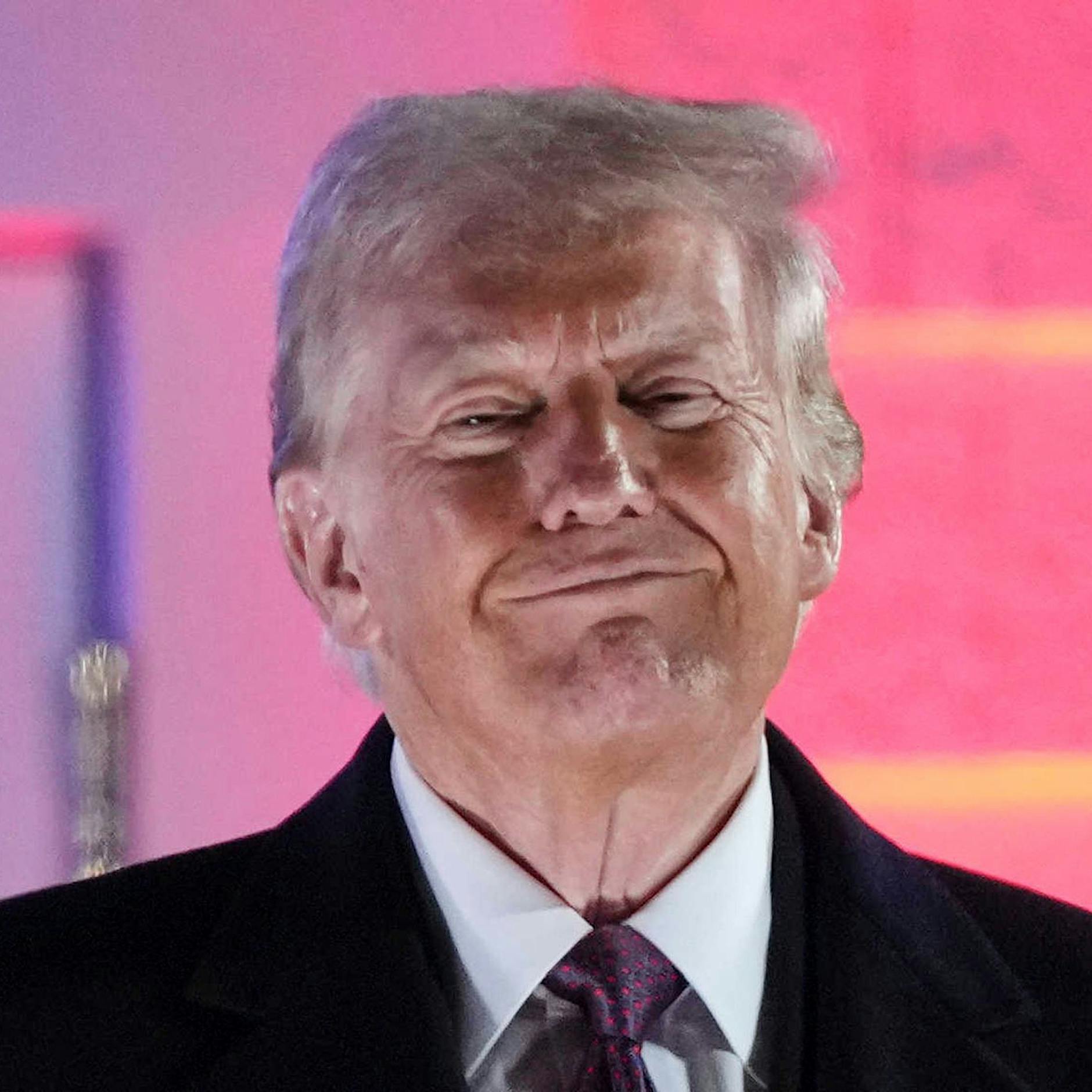 Handelskrieg zwischen USA und China eskaliert: Onlinehändler kassieren ab – Dedollarisierung durch Trump?