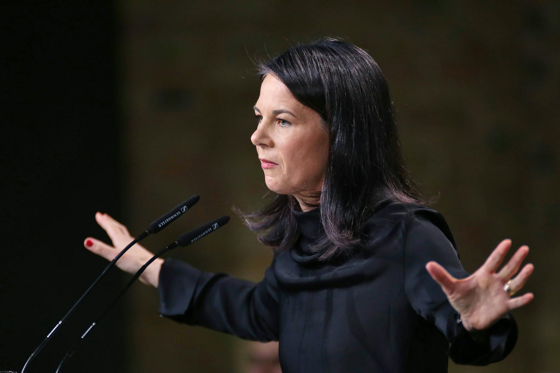 „Eine Außenministerin ohne fachliche und rhetorische Eignung hat Deutschland über fast vier Jahre in der ganzen Welt lächerlich gemacht.“