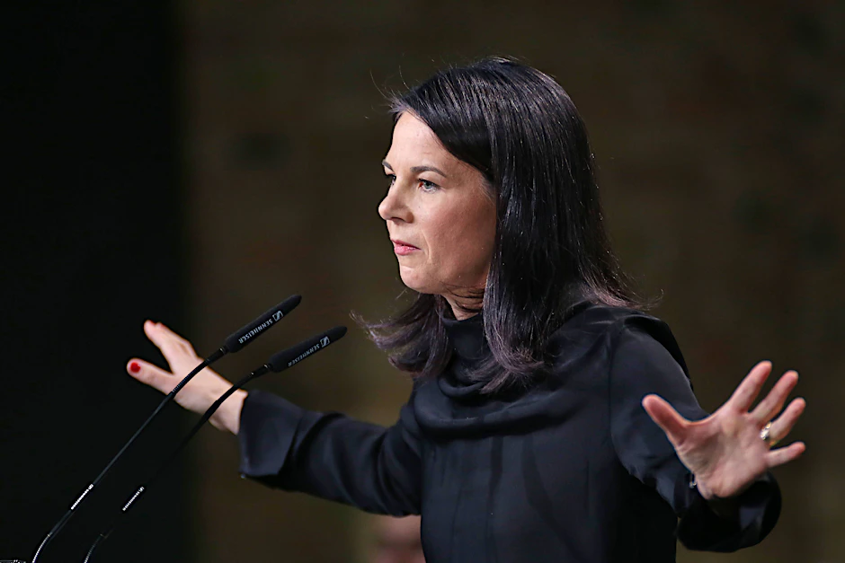 „Eine Außenministerin ohne fachliche und rhetorische Eignung hat Deutschland über fast vier Jahre in der ganzen Welt lächerlich gemacht.“