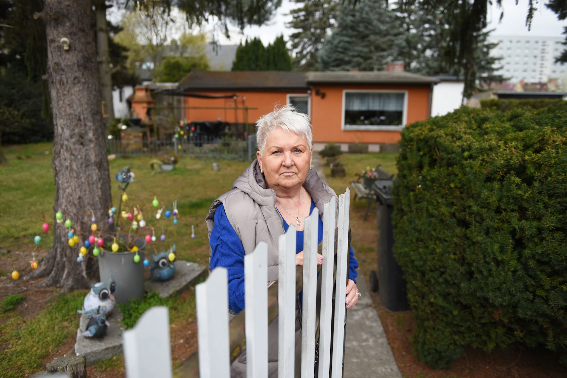 Sie verliert ihr Zuhause: Kornelia Rienecker (70) muss nach 50 Jahren ihr Grundstück in Berlin-Marzahn verlassen. 