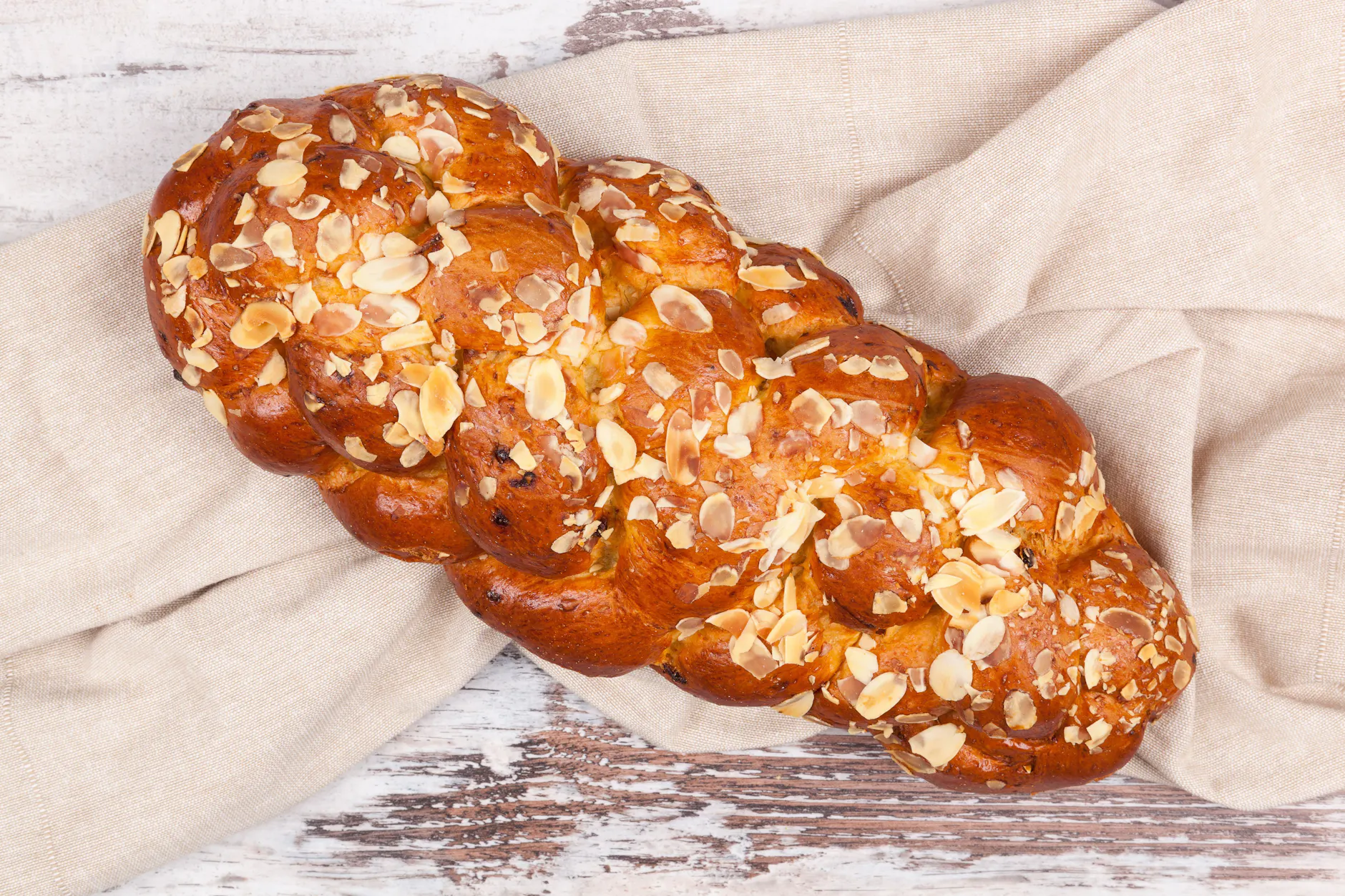 Das Osterbrot, frisch zum Frühstück gebacken.