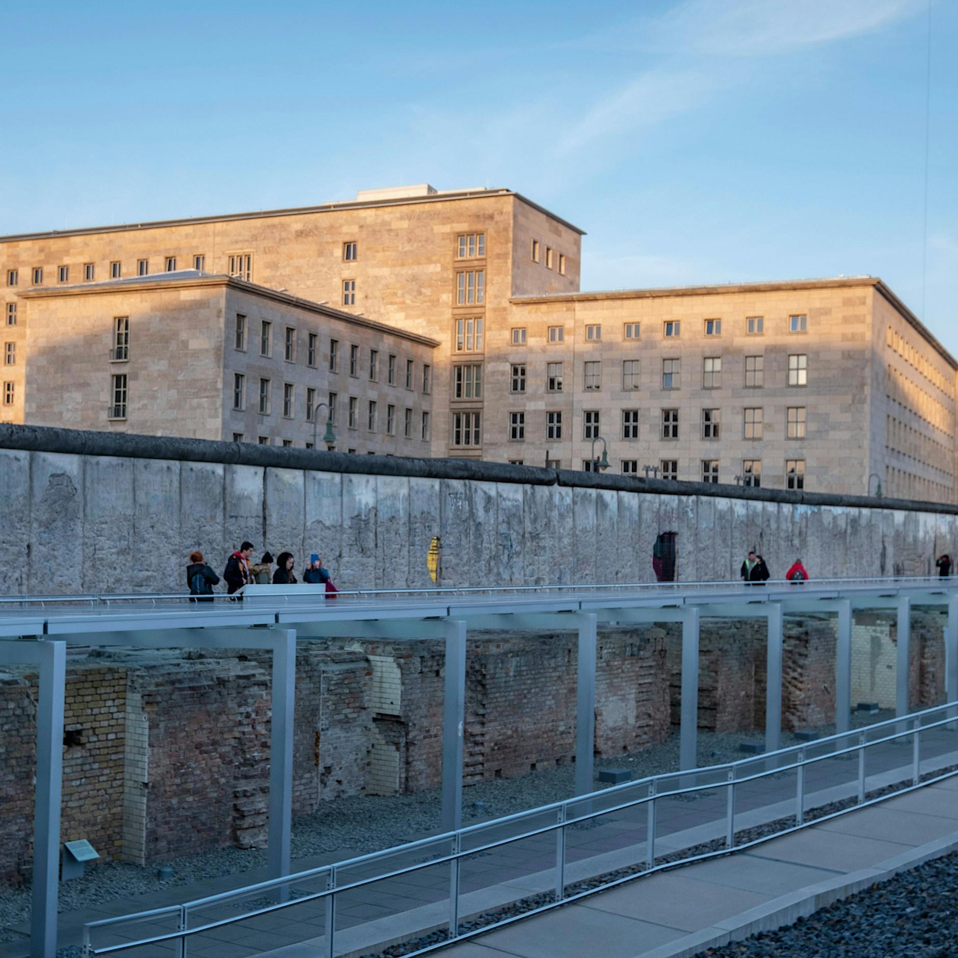 80 Jahre Kriegsende: 30 Orte für Ihr Gedenken in Berlin