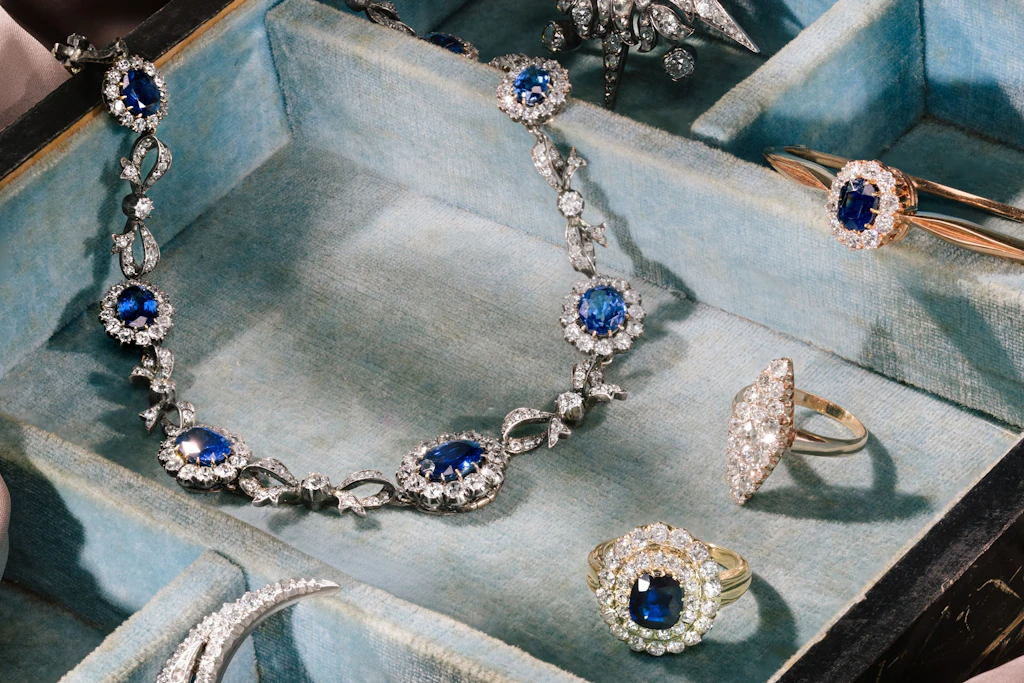 Diamant- und Saphirschmuck der Belle Époque um 1890