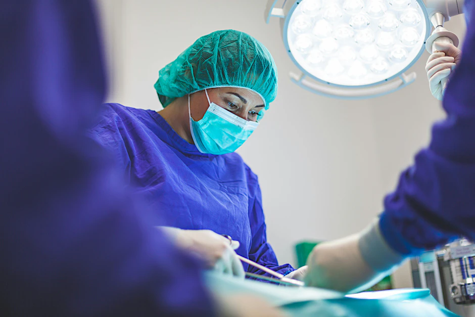 Krankenhauspersonal während einer OP