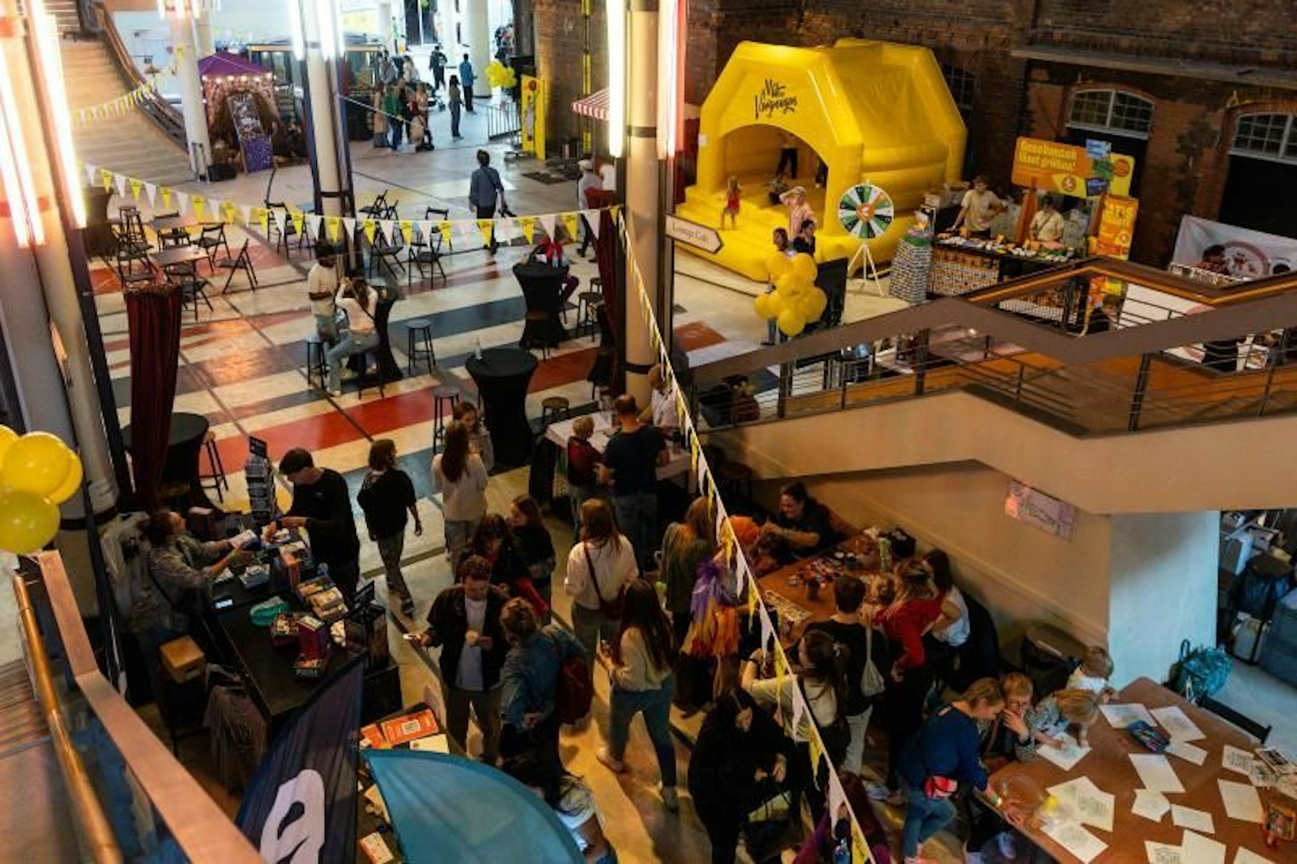 Mitmachen, lachen, entdecken: Der Vergnügungspark ist ein Familien-Highlight voller Überraschungen!